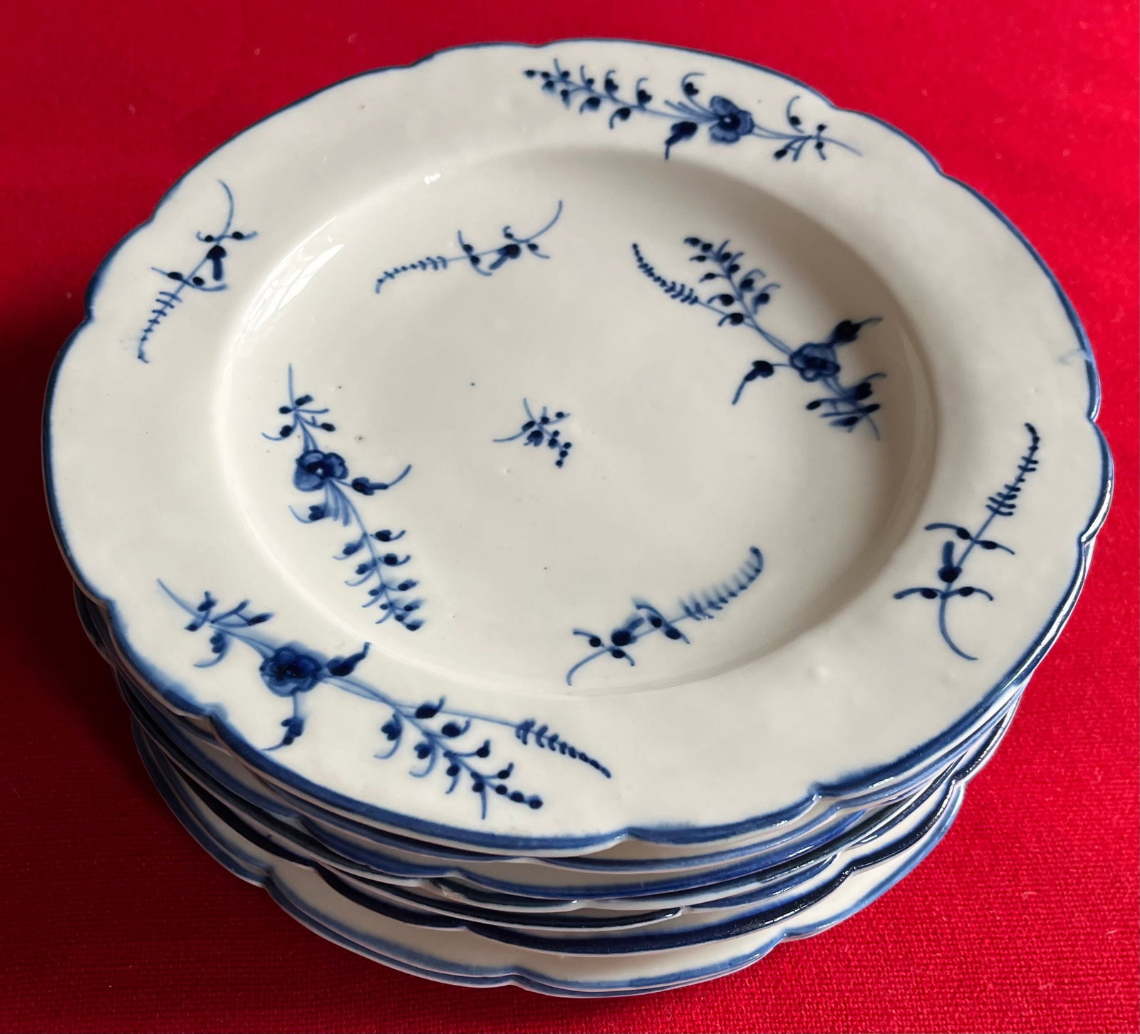 Antique 18th Century French Louis XV Chantilly Porcelain Dinner Plates in Blue and White Sprig, Circ - 4