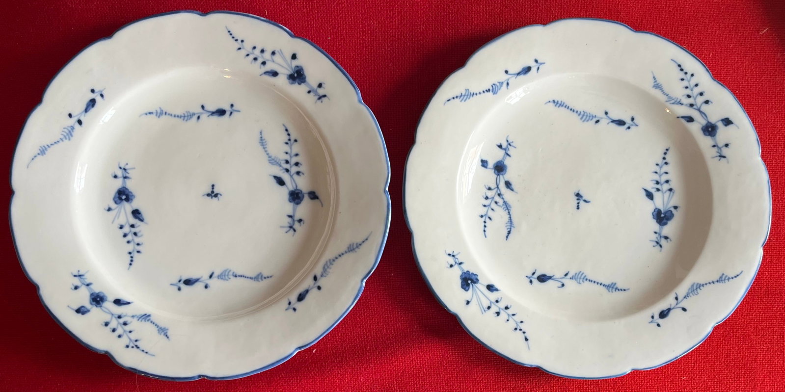 Antique 18th Century French Louis XV Chantilly Porcelain Dinner Plates in Blue and White Sprig, Circ - 5