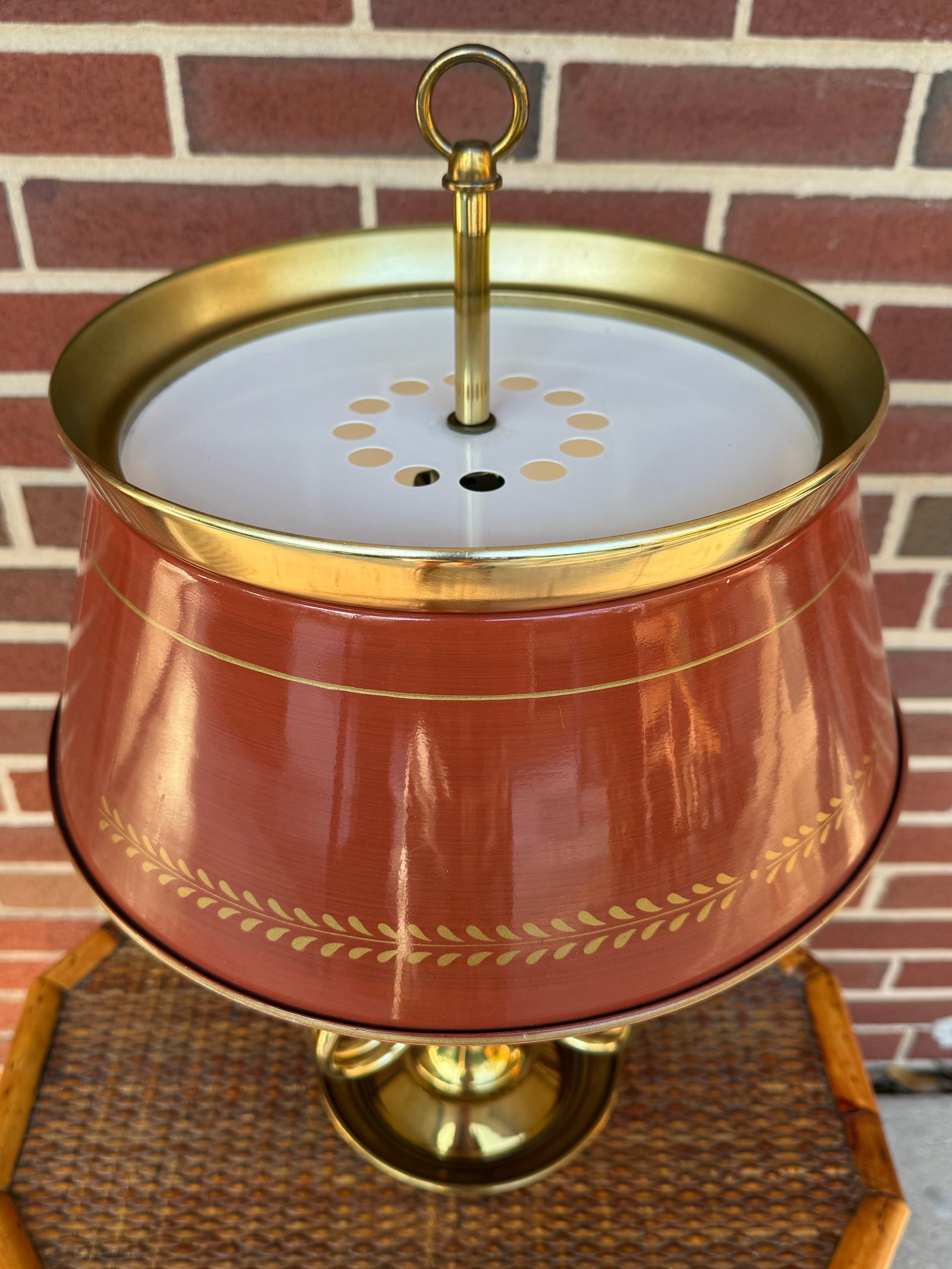 1960s Maison Janson Style Brass and Red Toleware Bouillotte Table Lamp - 3