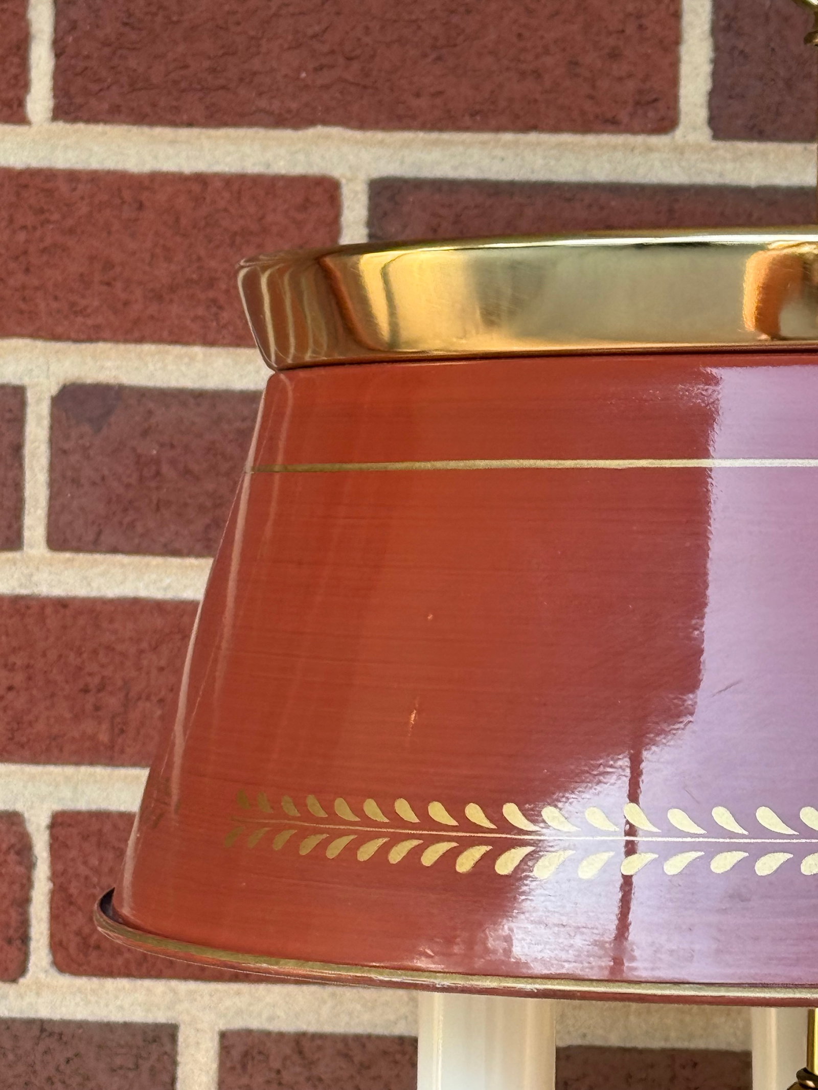 1960s Maison Janson Style Brass and Red Toleware Bouillotte Table Lamp - 9