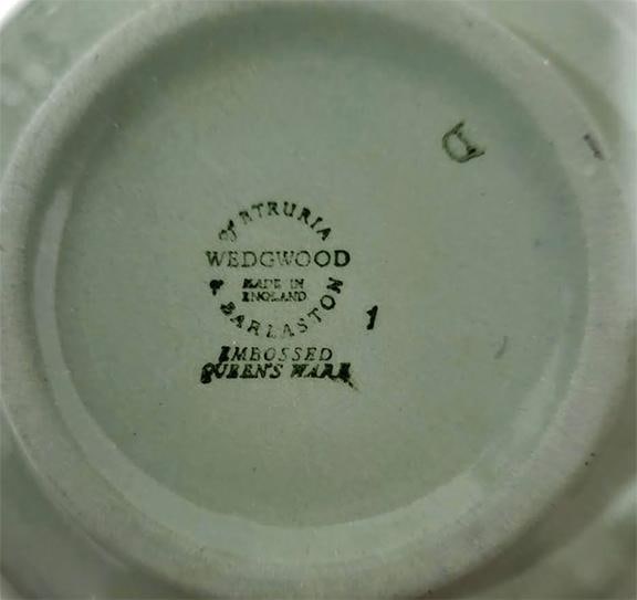 Wedgwood Queens Ware Soup Plates Cream on Celadon - Set of 8 - 2