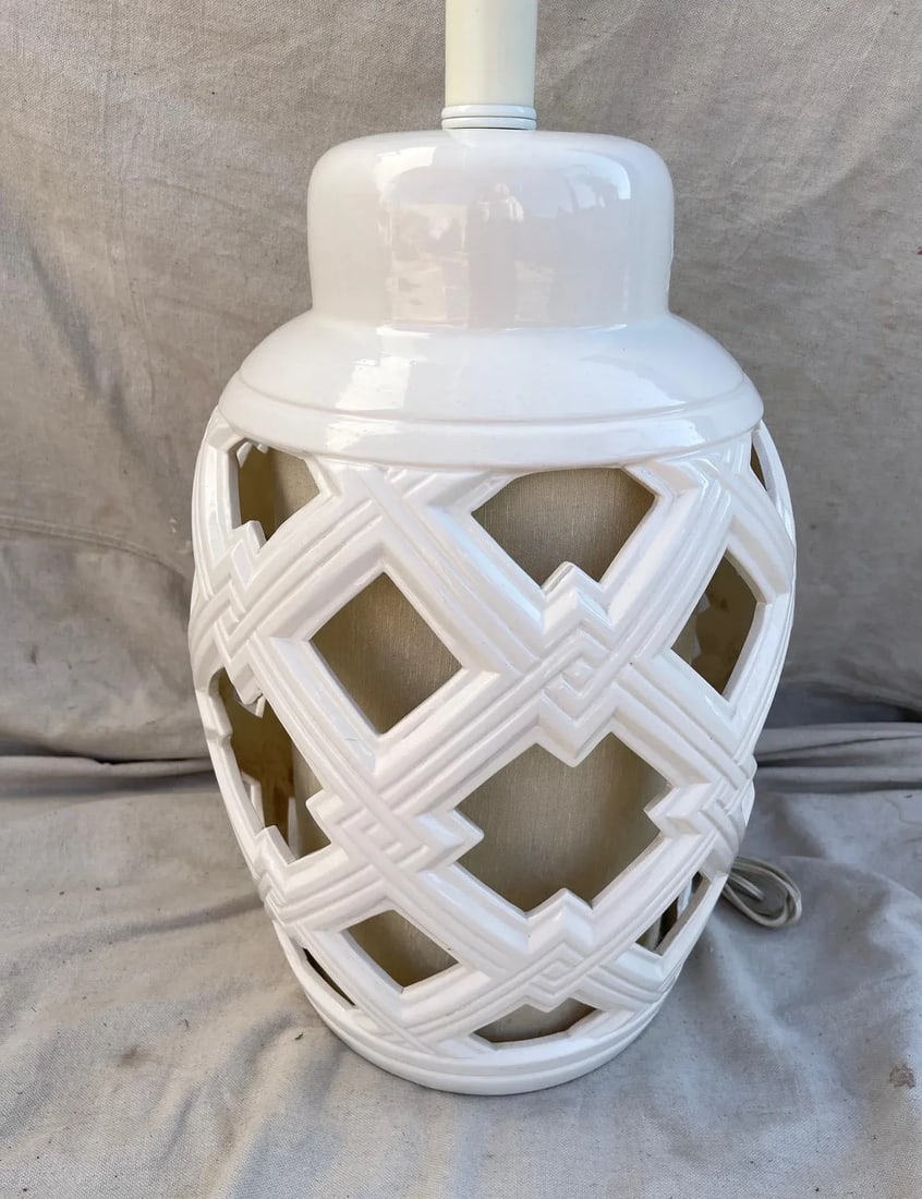 Vintage Hollywood Regency Lattice Ginger Jar Table Lamp - 2