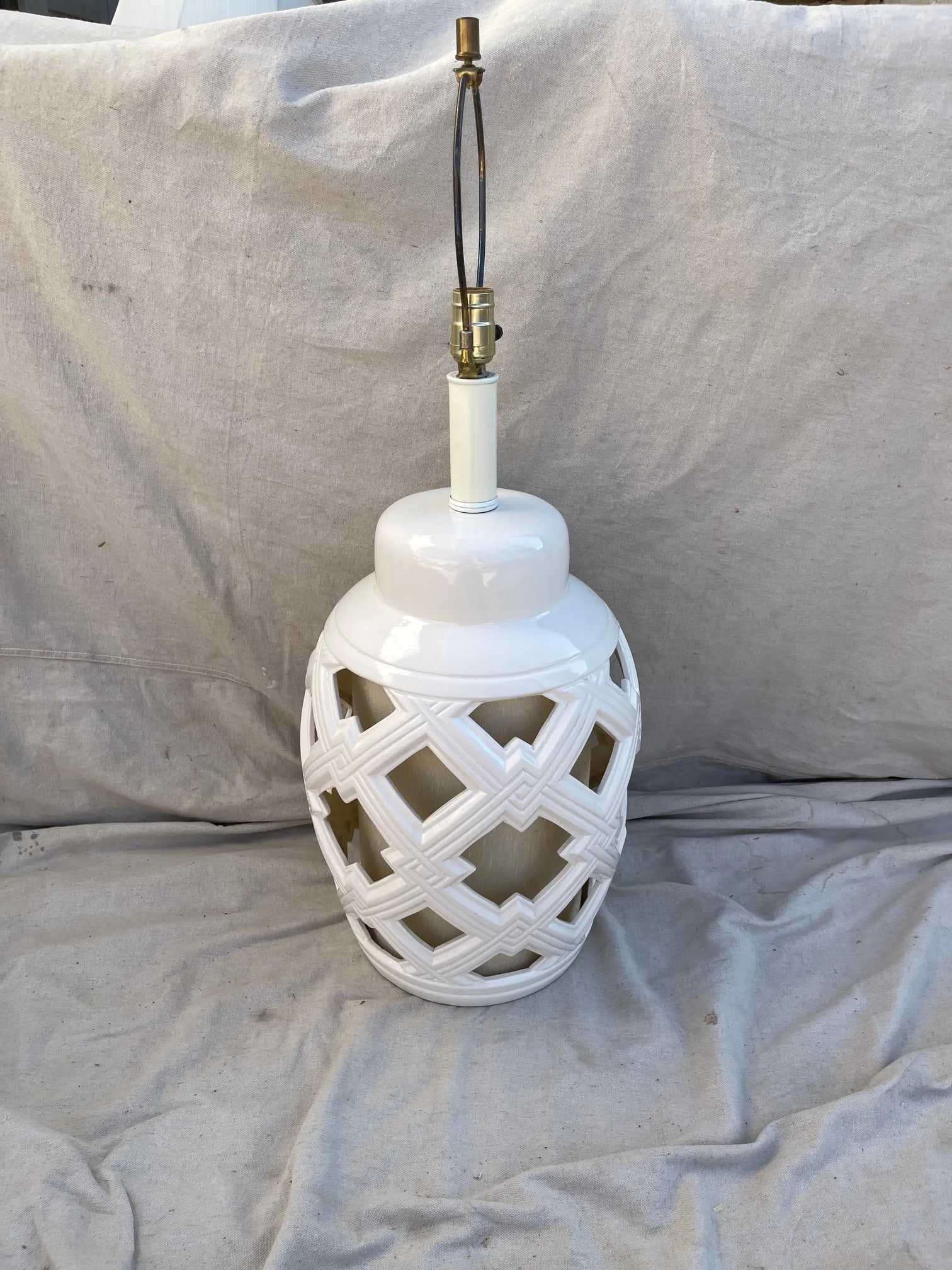 Vintage Hollywood Regency Lattice Ginger Jar Table Lamp - 7