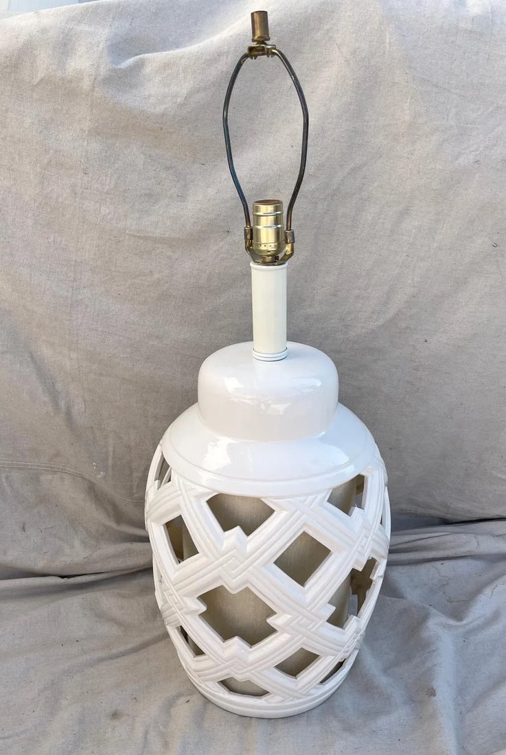 Vintage Hollywood Regency Lattice Ginger Jar Table Lamp - 9