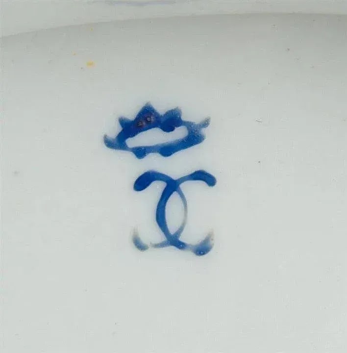 18th Century Niderviller Porcelain Cornflower Sprigs Soup Tureen Cover and Stand - A Pair - 10