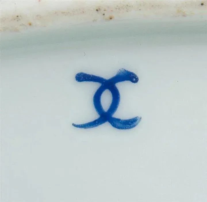 18th Century Niderviller Porcelain Cornflower Sprigs Soup Tureen Cover and Stand - A Pair - 2