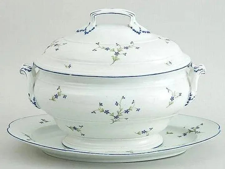 18th Century Niderviller Porcelain Cornflower Sprigs Soup Tureen Cover and Stand - A Pair - 3