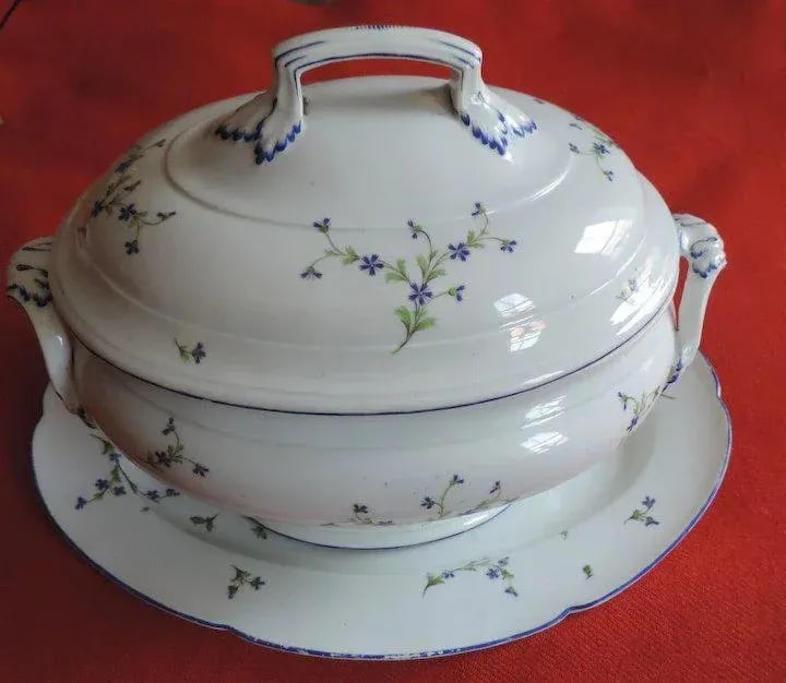 18th Century Niderviller Porcelain Cornflower Sprigs Soup Tureen Cover and Stand - A Pair - 4