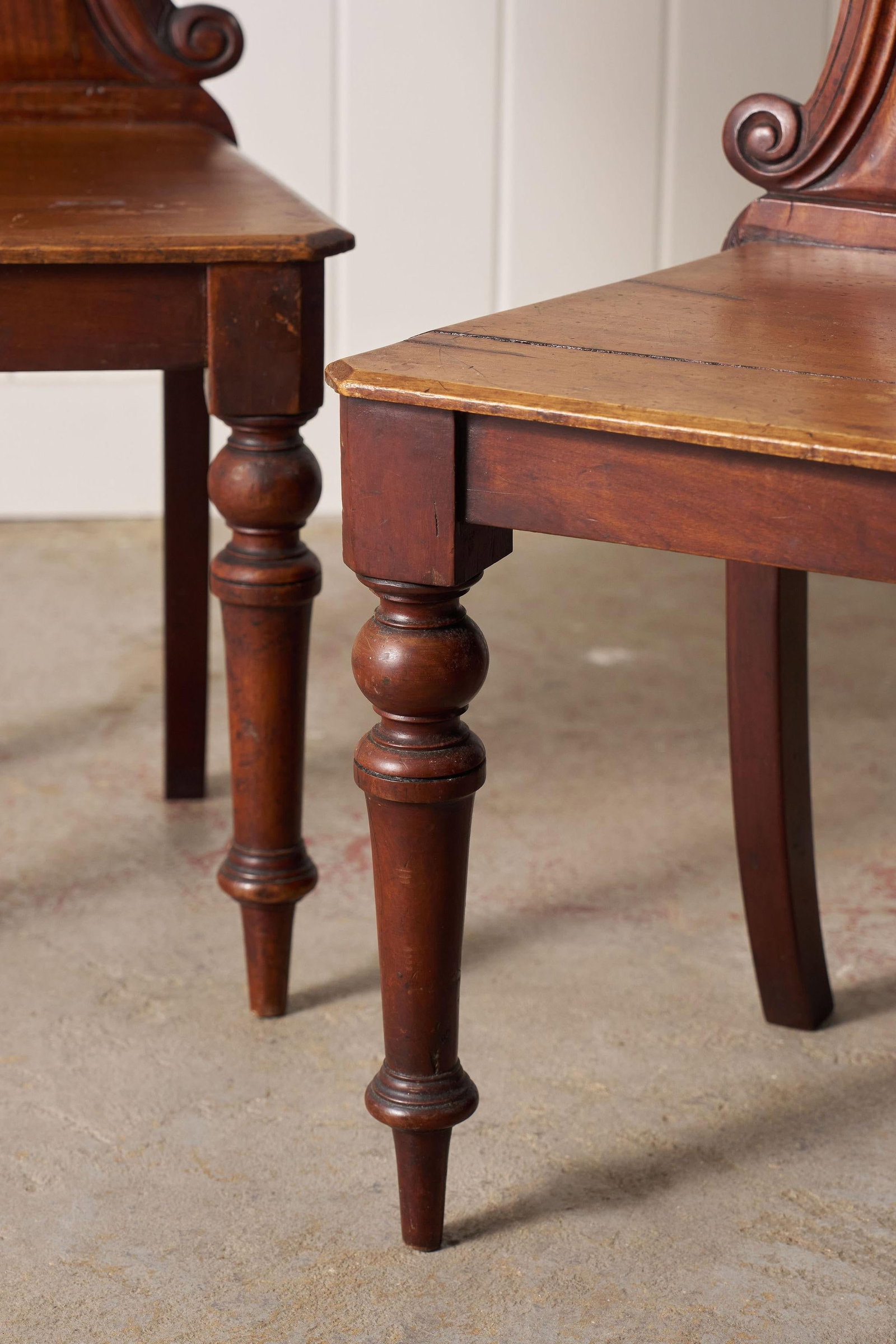 Pair of Late 19th Century Victorian Hall Chairs With Petite Floral Cravings - 10