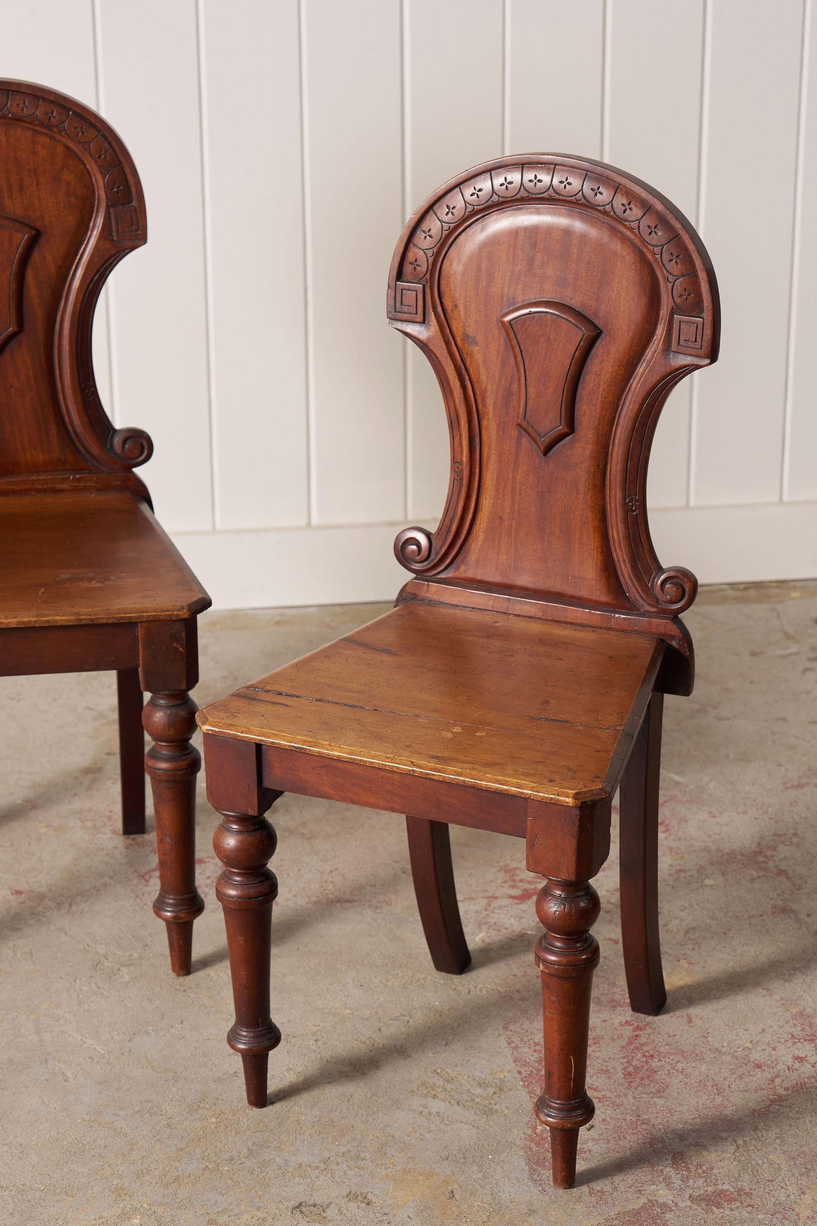 Pair of Late 19th Century Victorian Hall Chairs With Petite Floral Cravings - 4