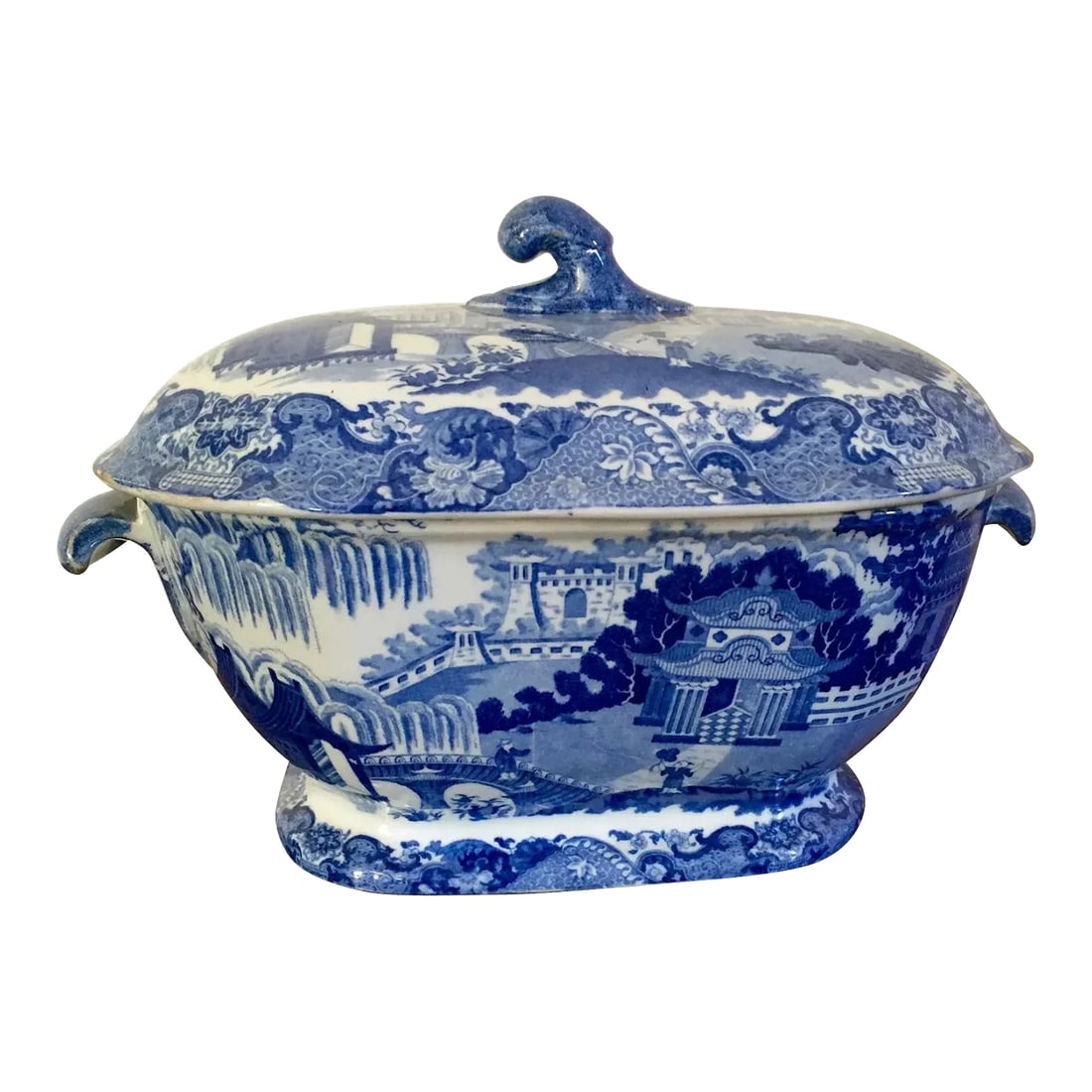 Early 19th Century English Georgian Staffordshire Pearlware Blue & White Soup Tureen: Large antique early 19th c. English Georgian pearlware soup tureen and cover in the Chinese taste. Decorated with a continuous landscape scene. Handles to each side. Measures 13 1/2" long over