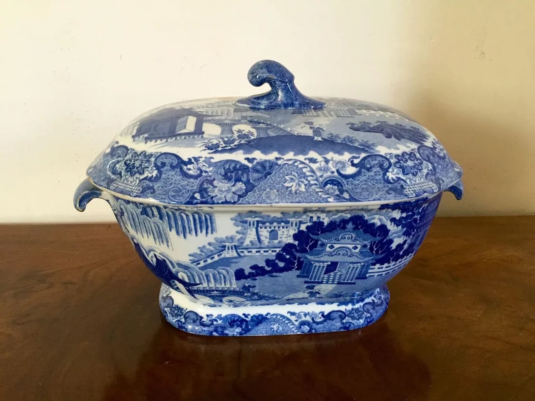 Early 19th Century English Georgian Staffordshire Pearlware Blue & White Soup Tureen - 2