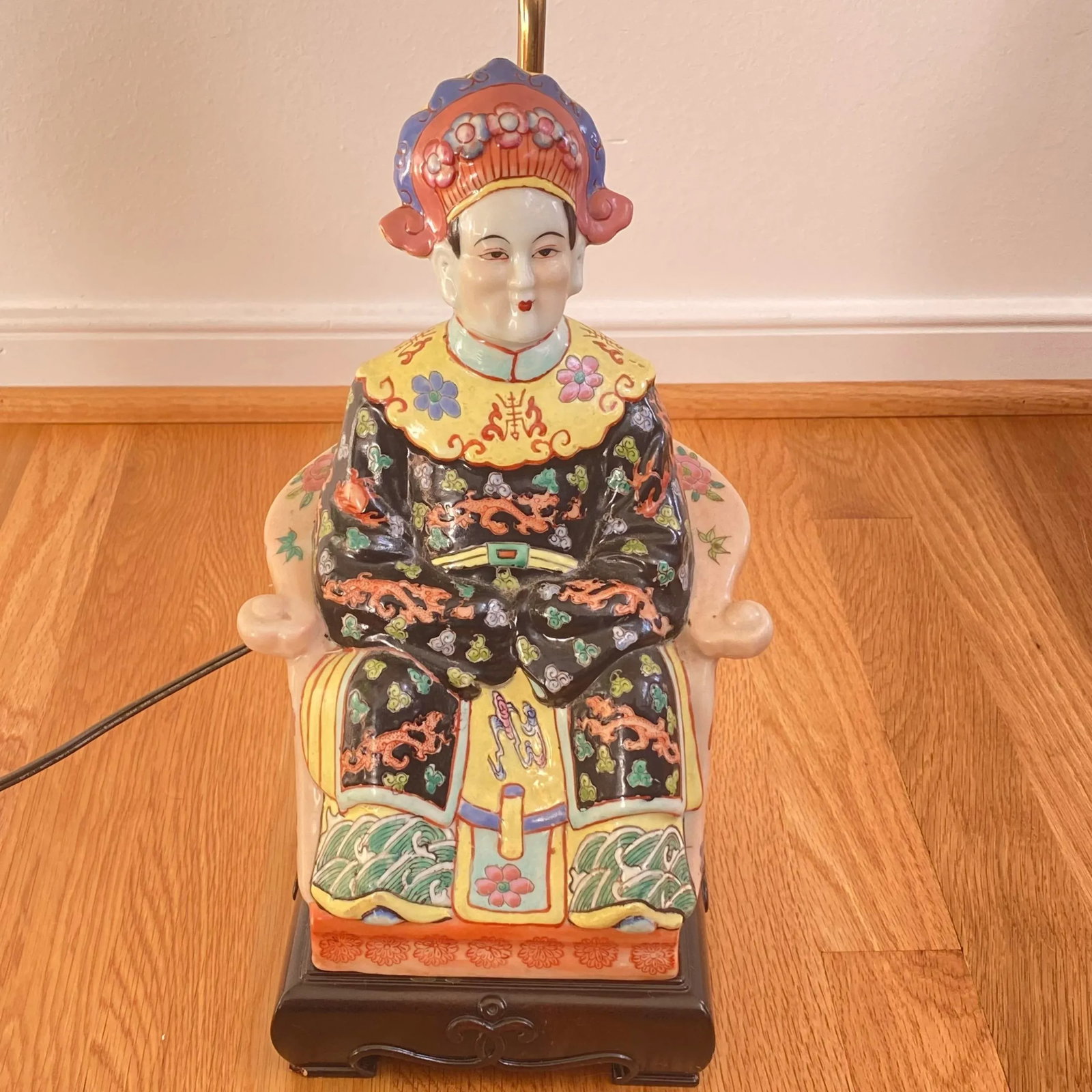 Vintage Mid-Century Chinese Empress Ceramic Hand Painted Table Lamp - 11