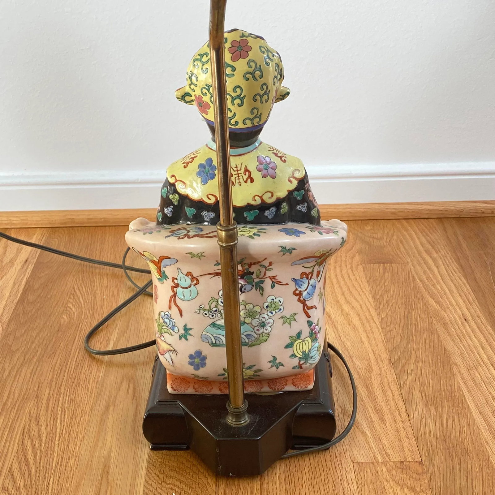 Vintage Mid-Century Chinese Empress Ceramic Hand Painted Table Lamp - 5