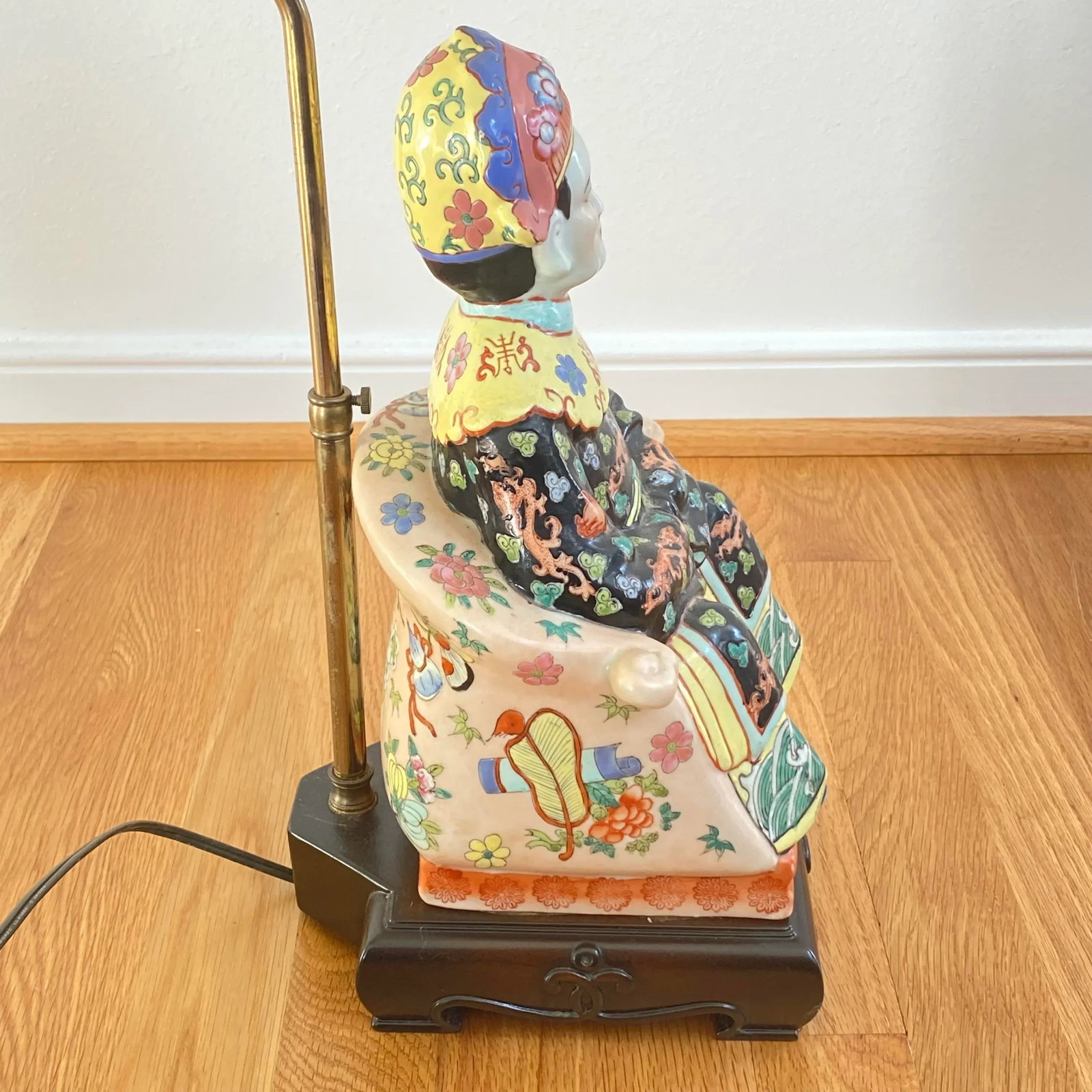 Vintage Mid-Century Chinese Empress Ceramic Hand Painted Table Lamp - 6