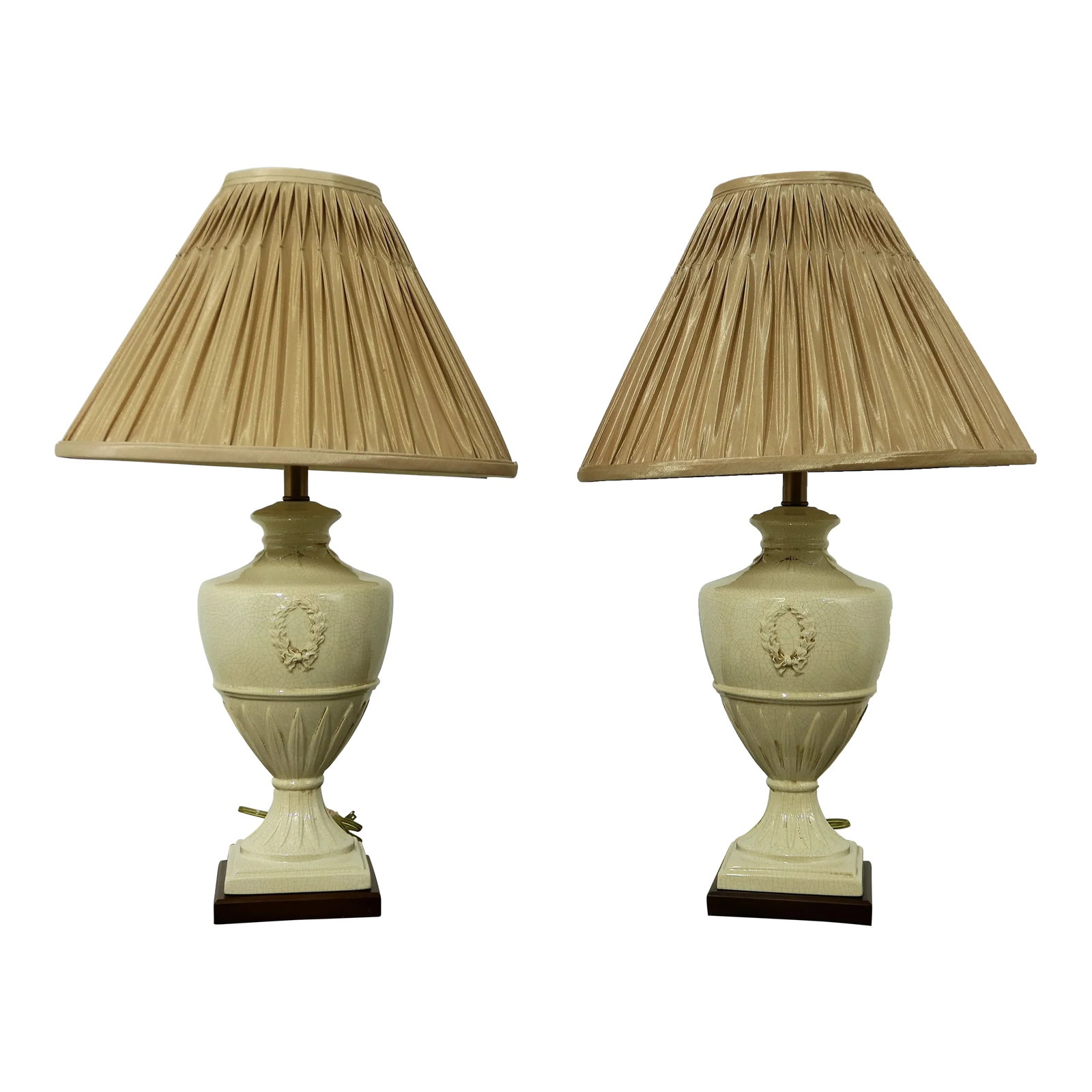 Pair Ethan Allen Crackle Porcelain Wreath Table Lamps: C.2012 Intentional 'Aged' Finish Urn Shaped Crackle Finish Off White Offered @ Fraction Original Retail Cost Condition: Excellent Clean Original Finish & Condition Size: 6.5w x 6.5d x 30h Shades -