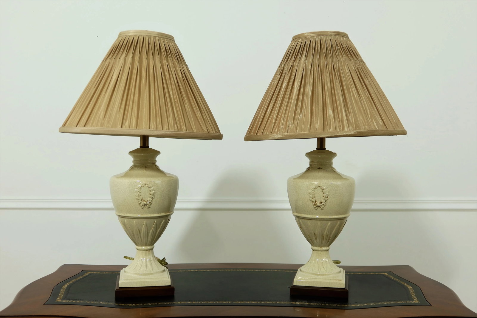 Pair Ethan Allen Crackle Porcelain Wreath Table Lamps - 9
