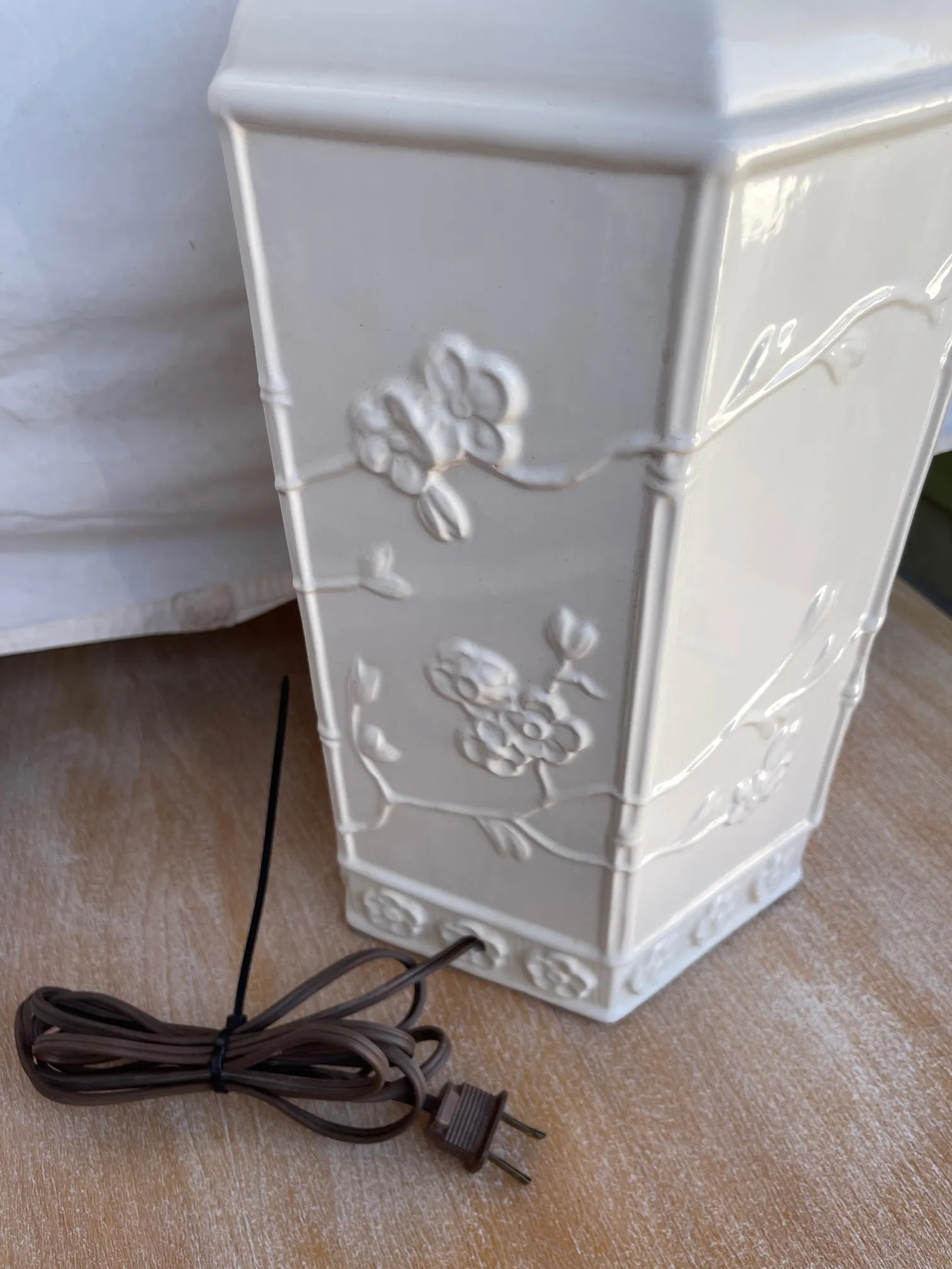 Vintage White Hexagon Ginger Jar Table Lamp - 6