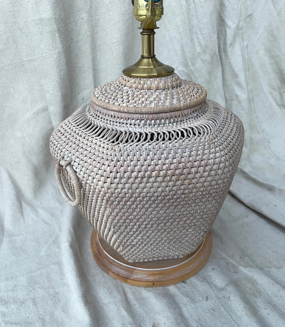 1980s Asian Hexagon Woven Rattan Table Lamp - 5