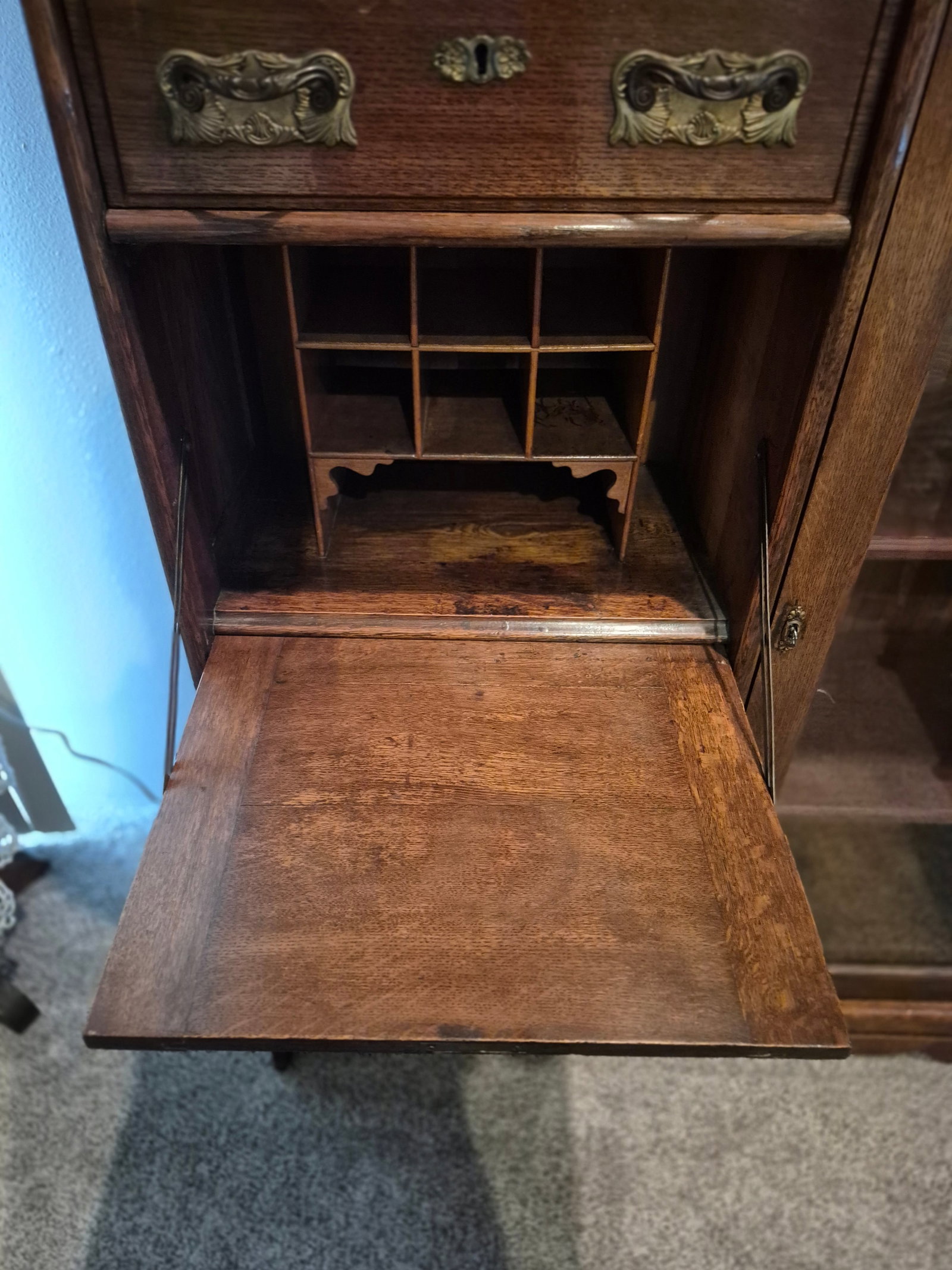 Late 18th Century Victorian American Side-by-Side Display and Secretary Cabinet - 10
