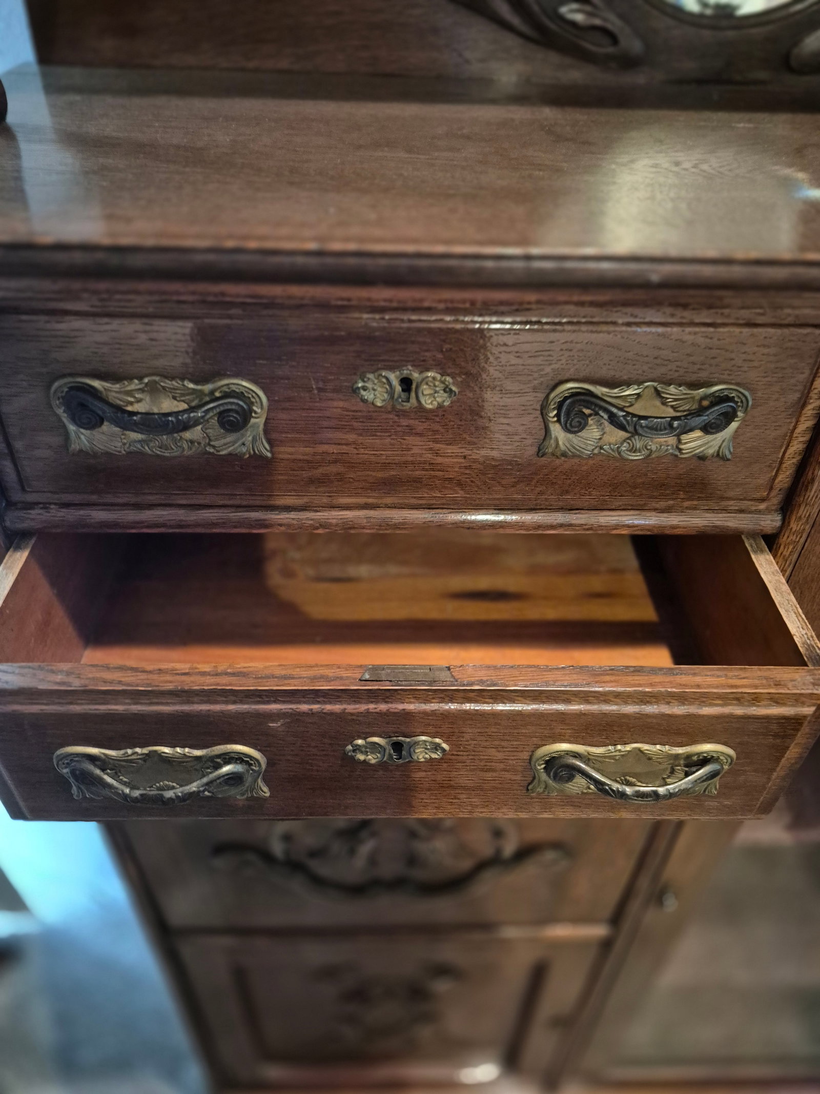 Late 18th Century Victorian American Side-by-Side Display and Secretary Cabinet - 11