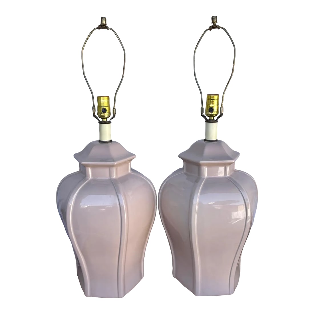 Vintage Pair of Taupe/Nude Ginger Jar Table Lamps: Beautiful Pair of Taupe/Nude Color Ginger Jar Table Lamps. Hexagon top with band detail going down the sides. Beautiful addition to the home. White or even a black shade would look amazing. 21in h x