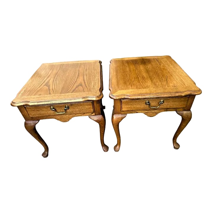 Thomasville French Country Oak Nightstands or Side Tables - Vintage Circa 1970s: Superbly designed, crafted and finished in North Carolina. Vintage pieces with gorgeous oak grain detail. Condition: Alterations: Original Condition Unaltered Imperfections: Some Imperfections Conditi