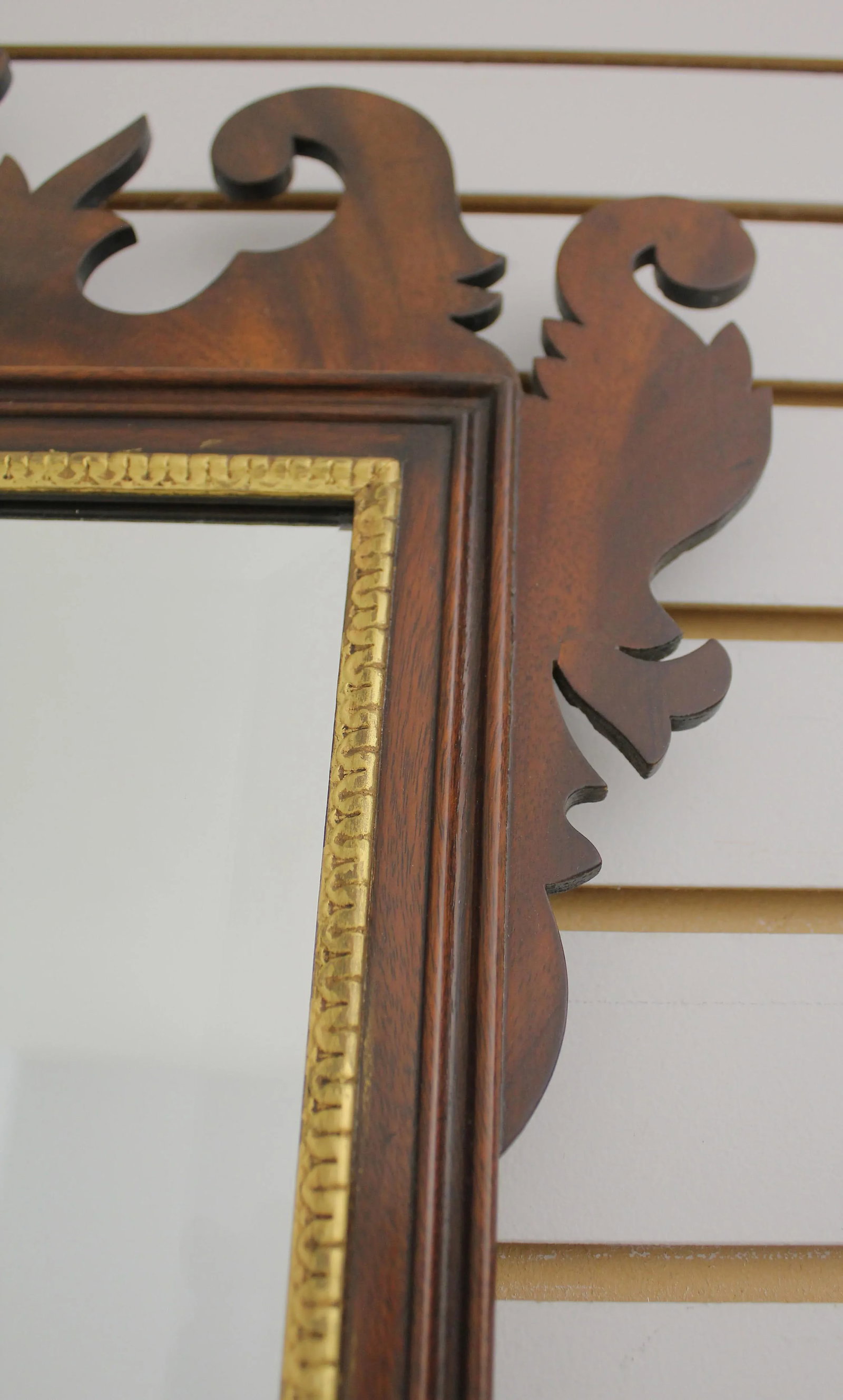 Henkel Harris Chippendale Mahogany Shell Carved Mirror - 3