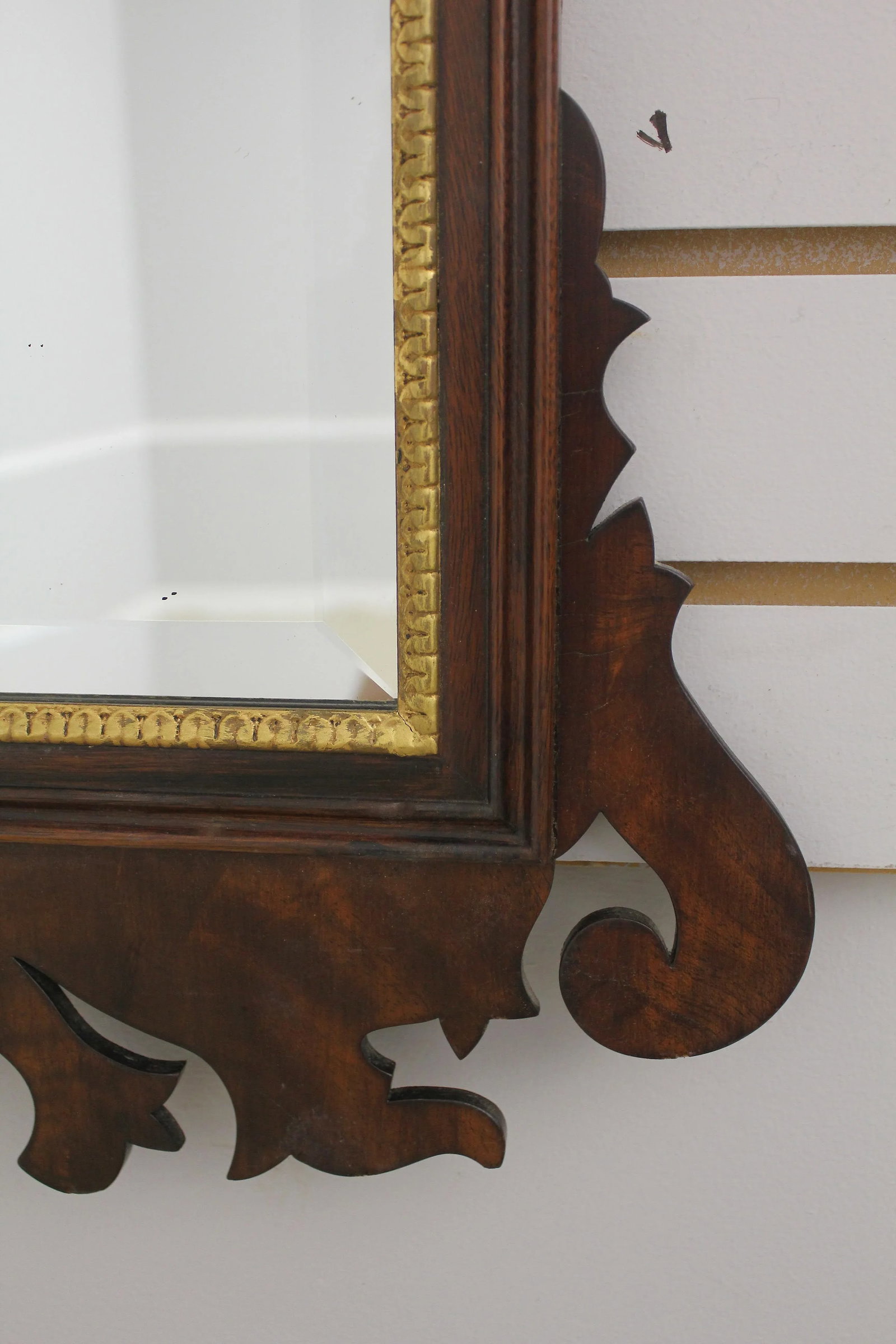 Henkel Harris Chippendale Mahogany Shell Carved Mirror - 9