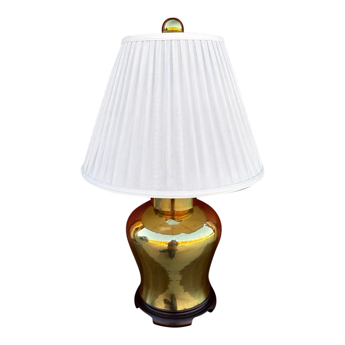 Vintage Large Brass Ginger Jar Table Lamp W/Shade: Vintage Large Brass Ginger Jar Table Lamp w/Shade. Love this large brass ginger jar lamp with a brass finial and white shade. I wish I had 2 but only 1 on this gem. Perfect for the Hollywood Regency H