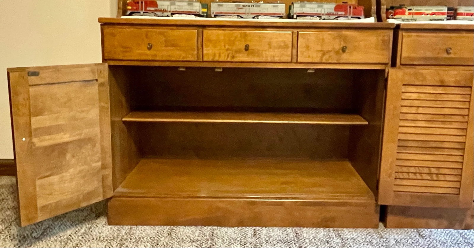 Ethan Allen Custom Room Plan Cabinet With Divided Bookcase in Maple With Nutmeg Finish - 11