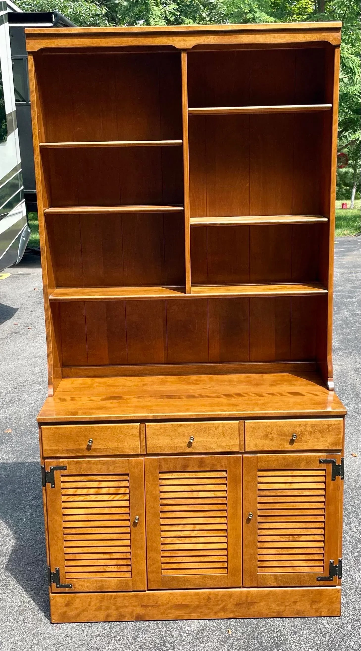 Ethan Allen Custom Room Plan Cabinet With Divided Bookcase in Maple With Nutmeg Finish - 13