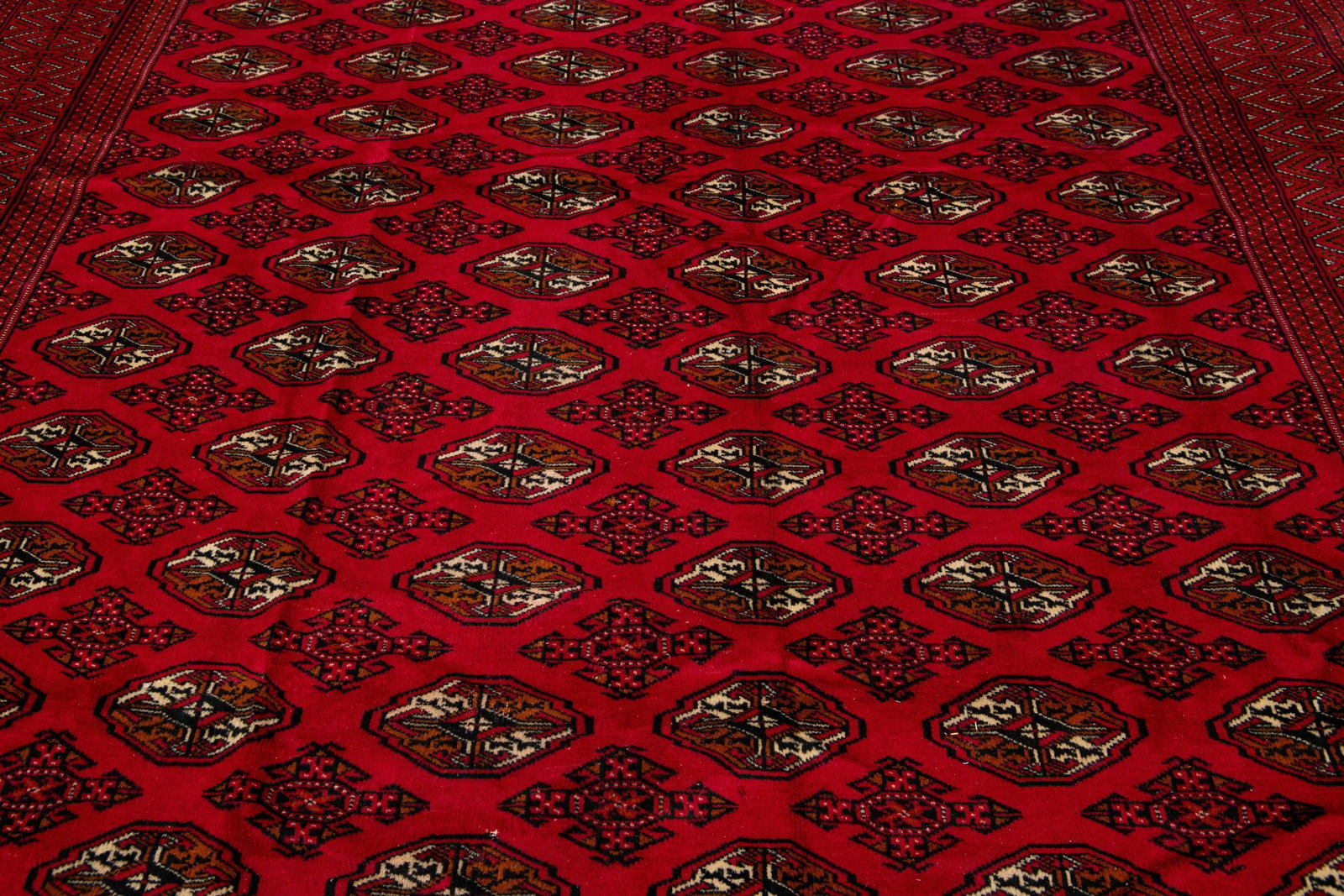 1960s Red 1960s Handmade Persian Wool Rug With Geometric Motif - 5