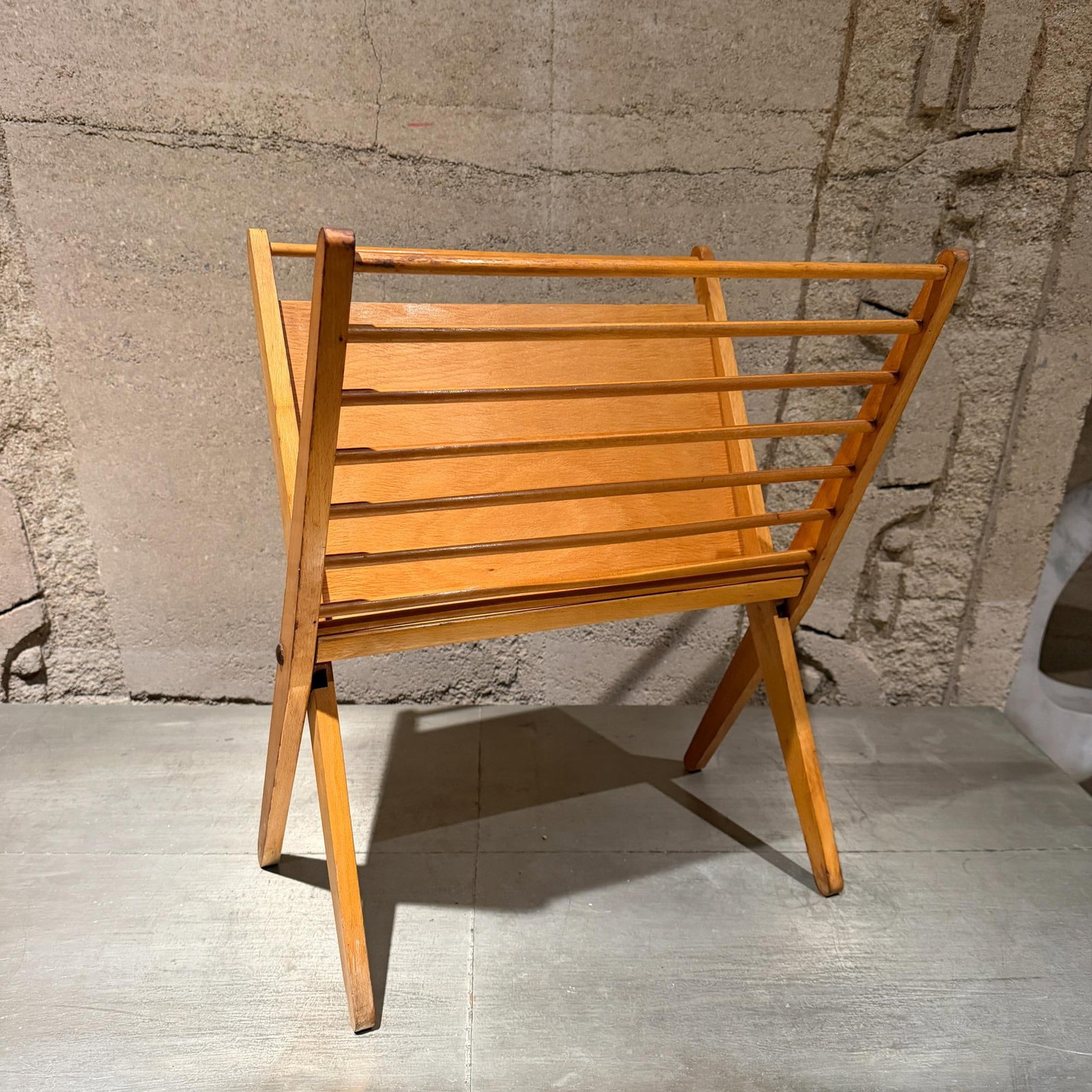 Sculptural Folding Magazine Rack in Blonde Wood, Mid-Century 1960s - 11