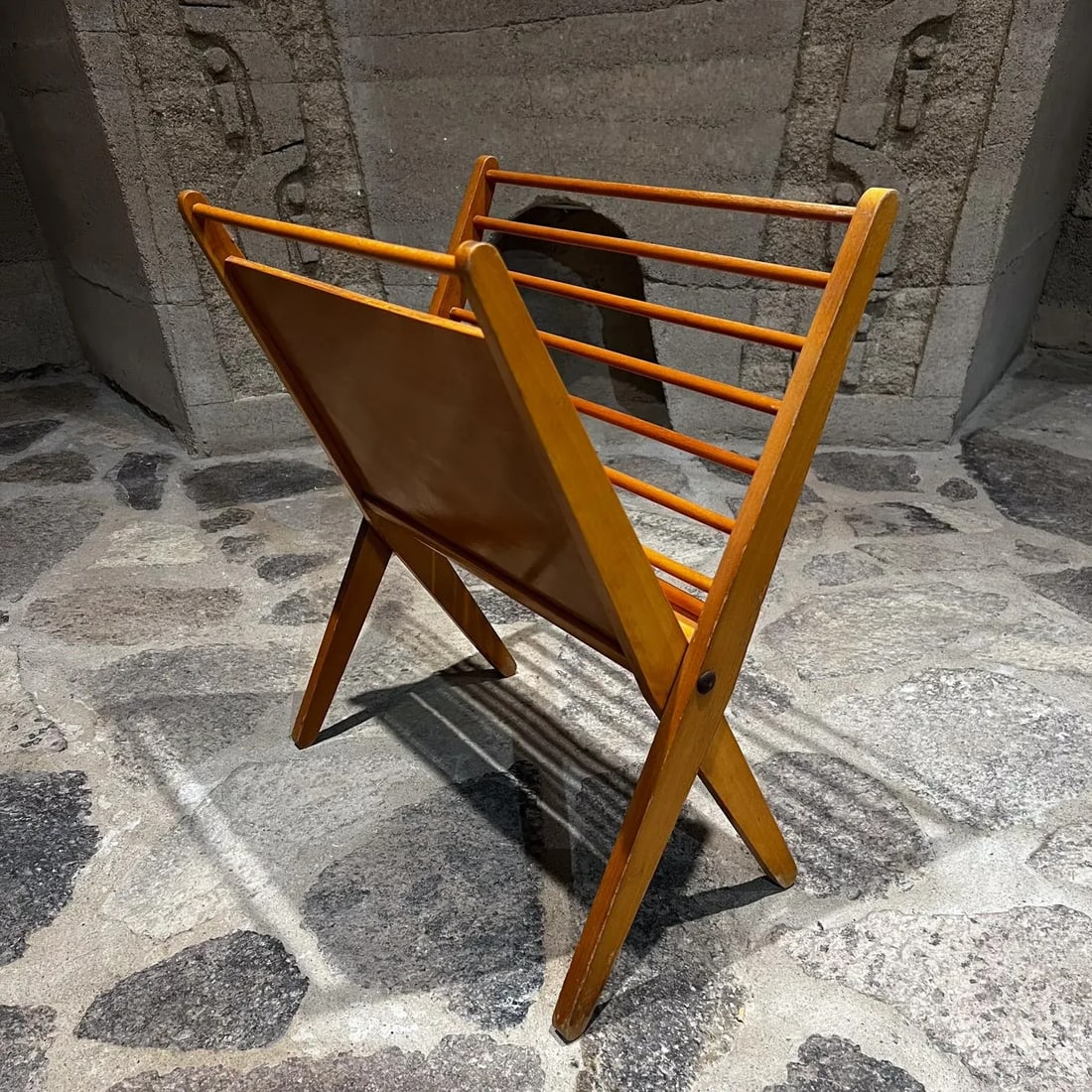 Sculptural Folding Magazine Rack in Blonde Wood, Mid-Century 1960s - 4