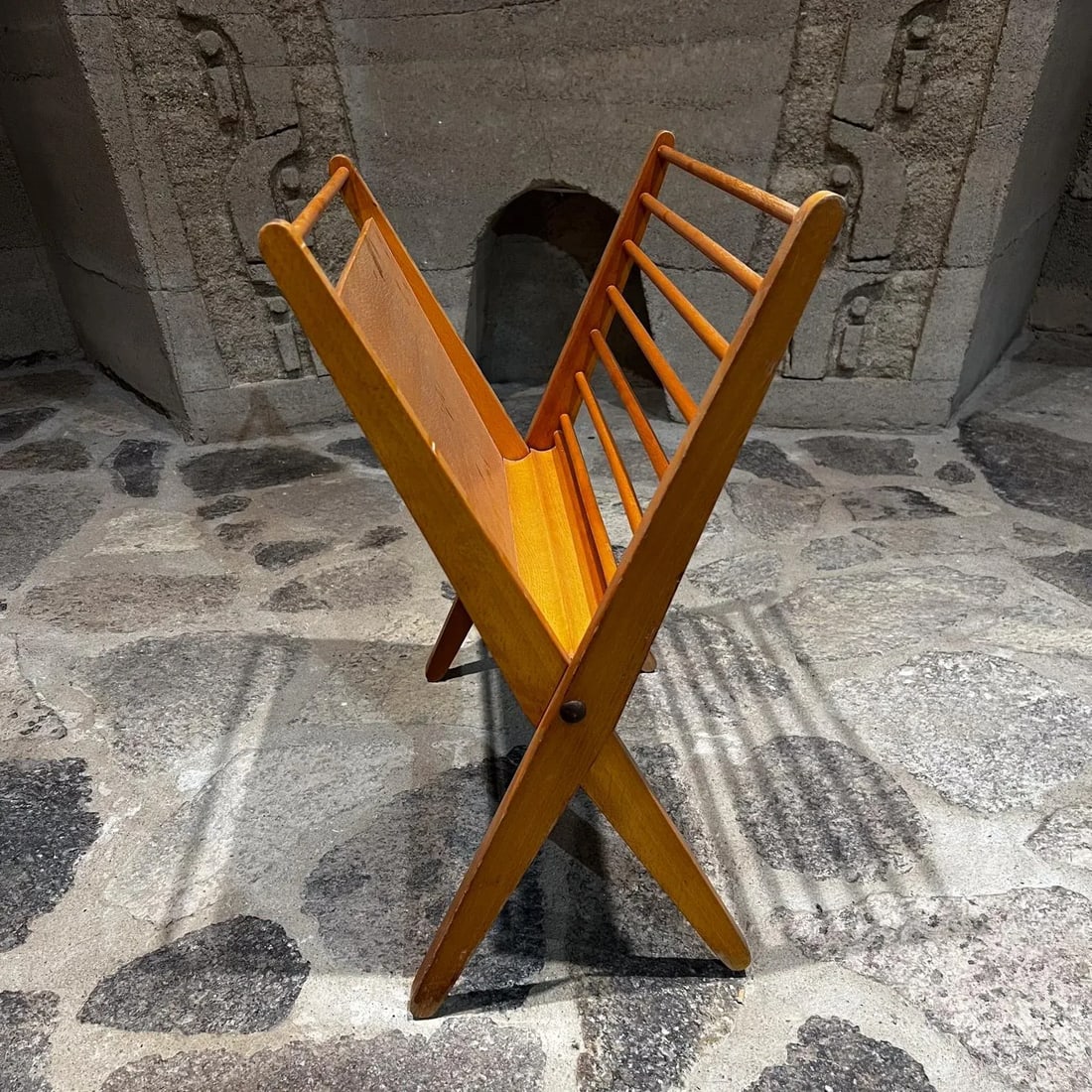 Sculptural Folding Magazine Rack in Blonde Wood, Mid-Century 1960s - 5