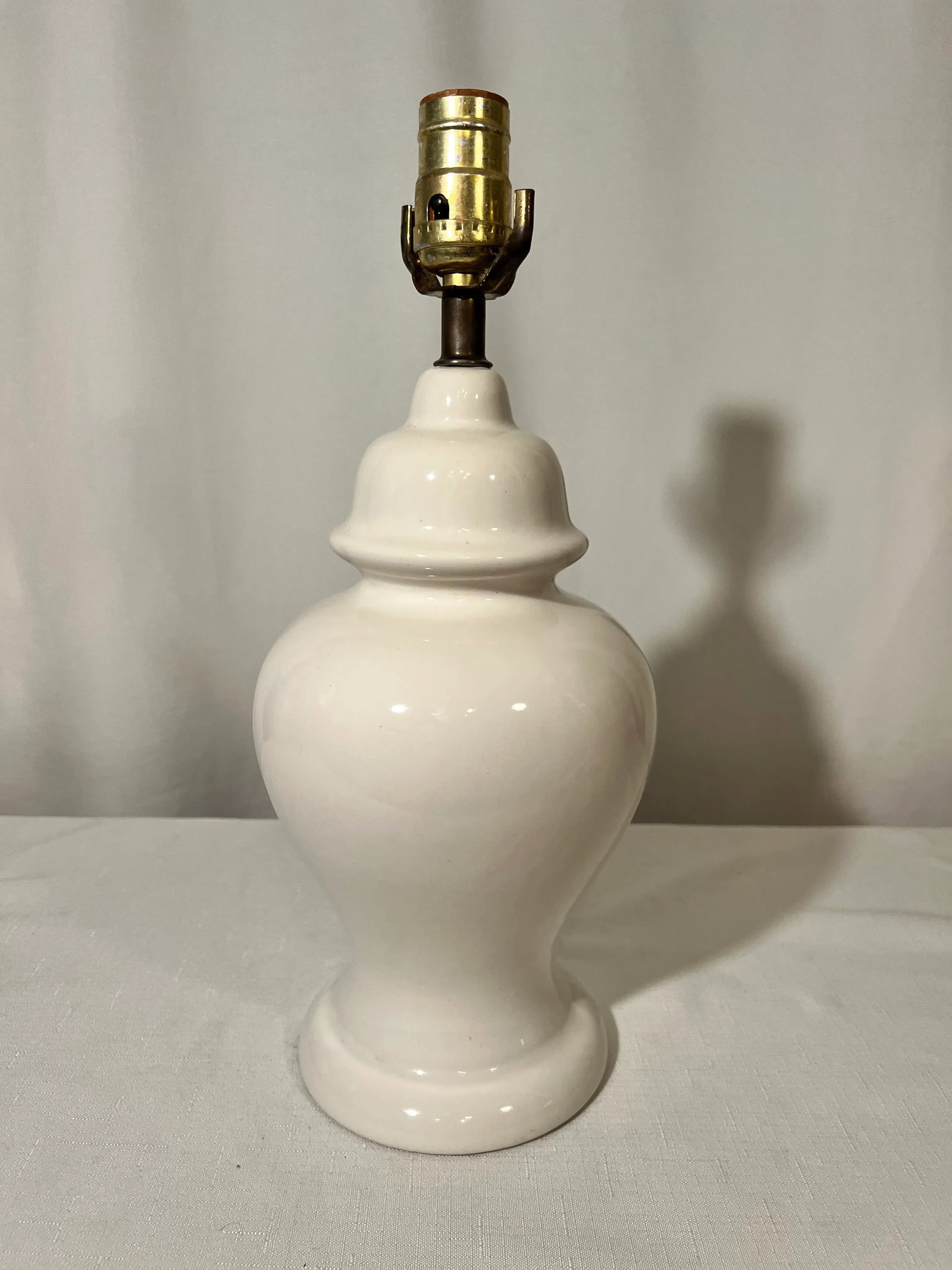 Vintage Mid-Century Small White Ginger Jar Lamp With Gold Gilded Shade - 4