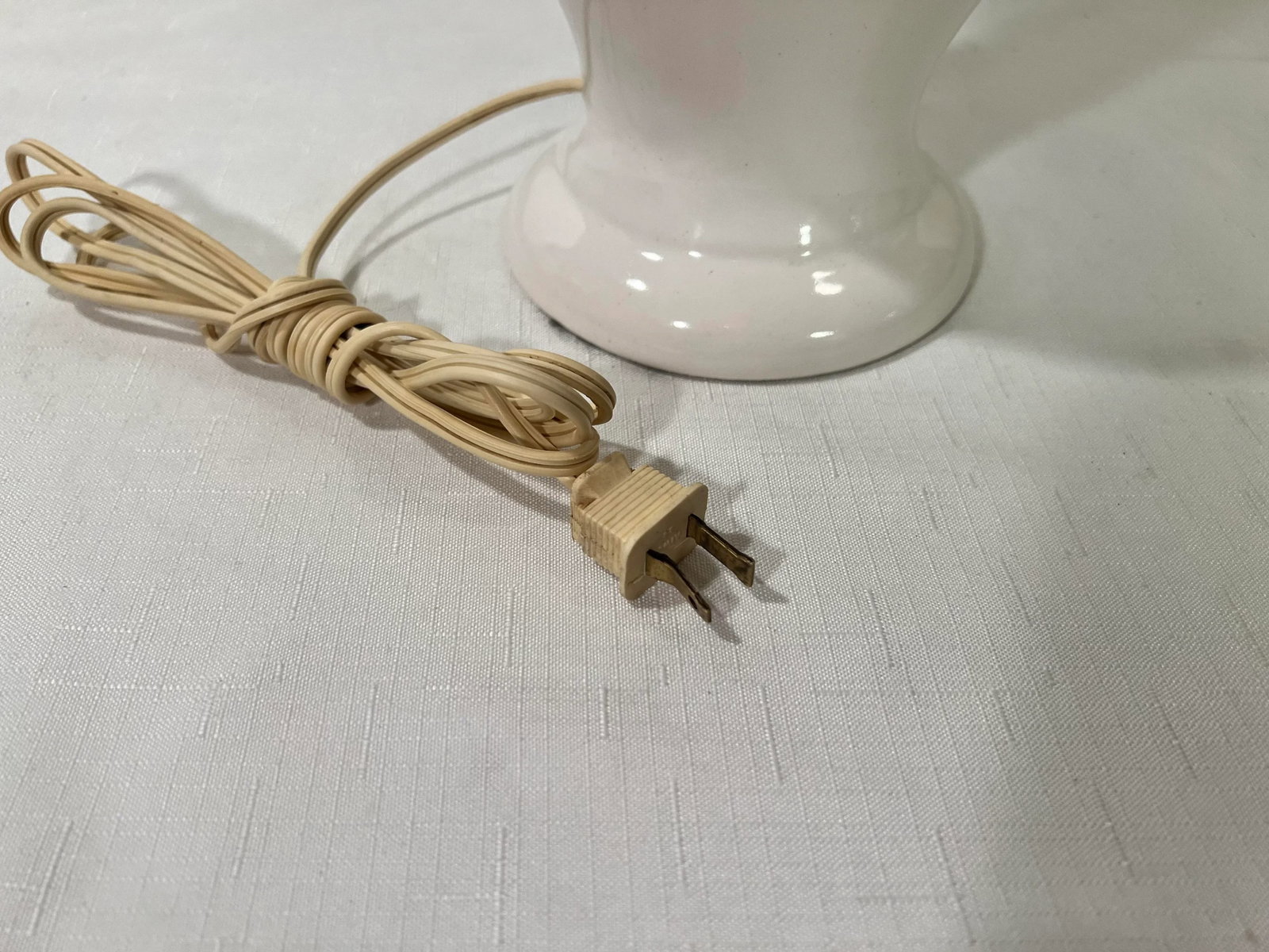 Vintage Mid-Century Small White Ginger Jar Lamp With Gold Gilded Shade - 9