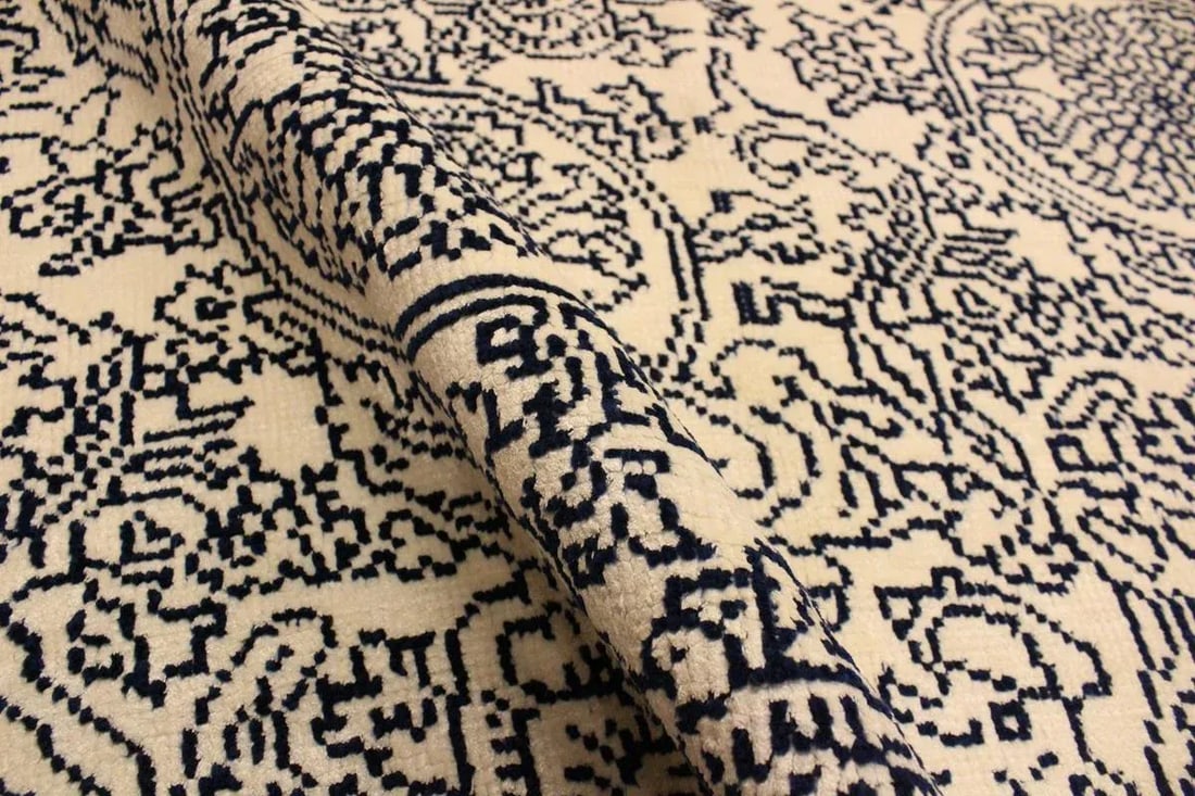 1990s Shabby Chic Modern Ivory/Blue Wool & Viscose Rug - 4'0 X 6'6 - 4