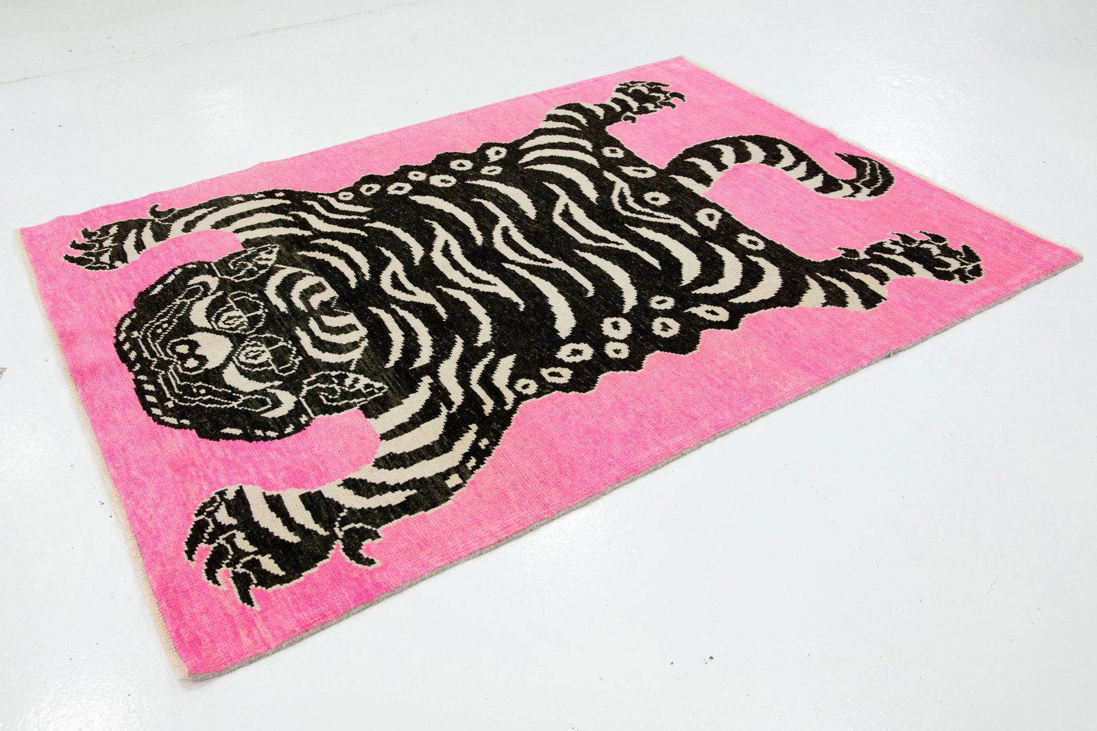 Scatter Handmade Pink Turkish Wool Rug With a Tiger Motif - 3