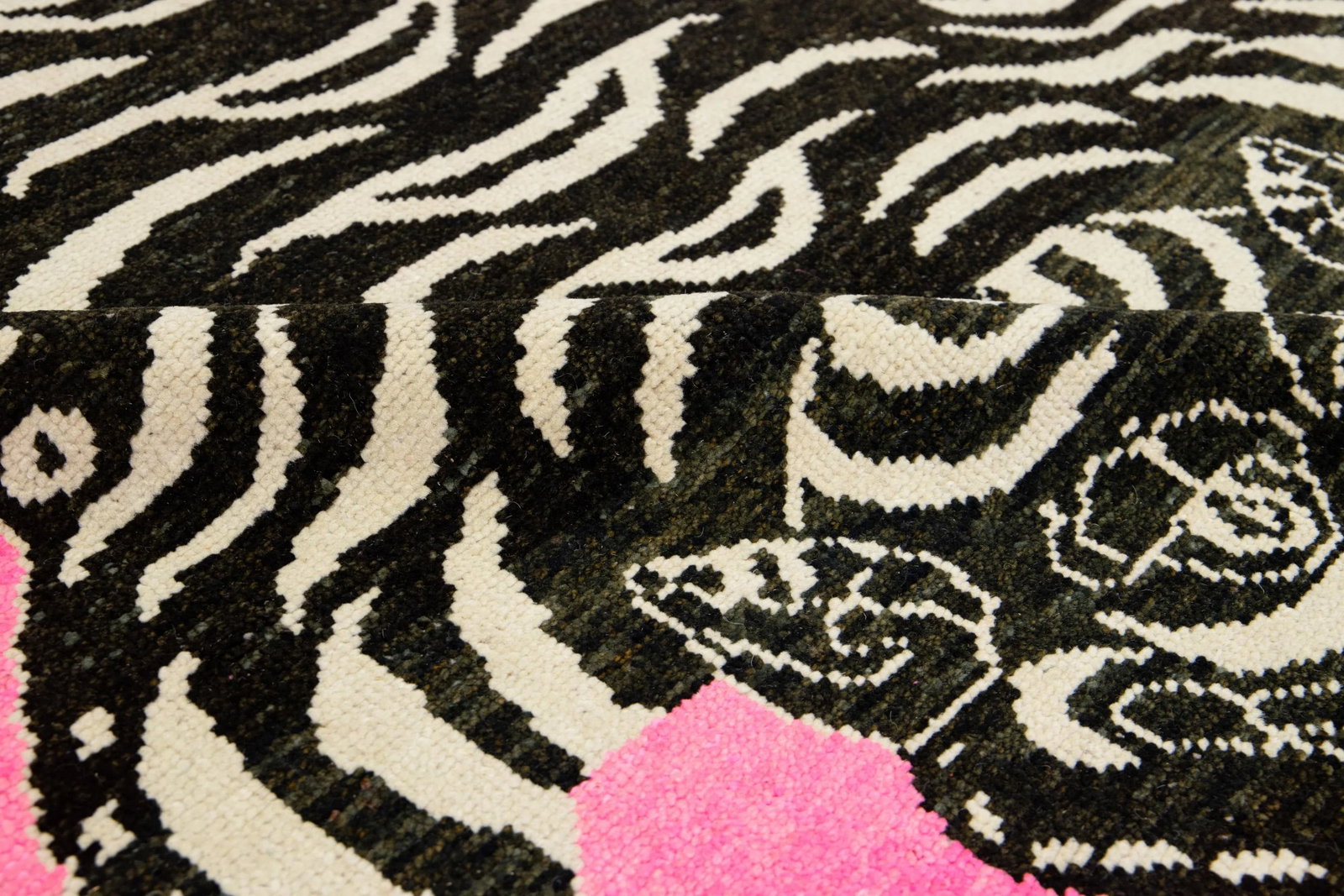 Scatter Handmade Pink Turkish Wool Rug With a Tiger Motif - 9