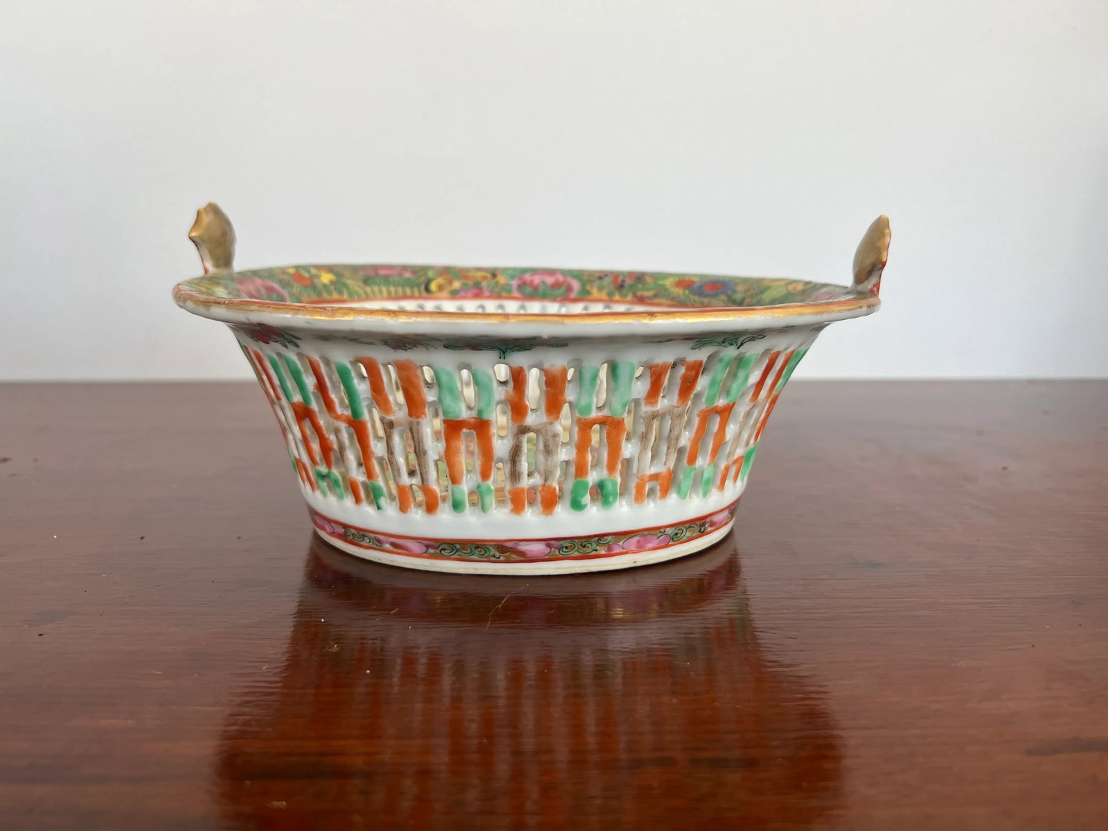 19th Century, Chinese Export Porcelain Famille Rose Medallion Chestnut Basket - 2