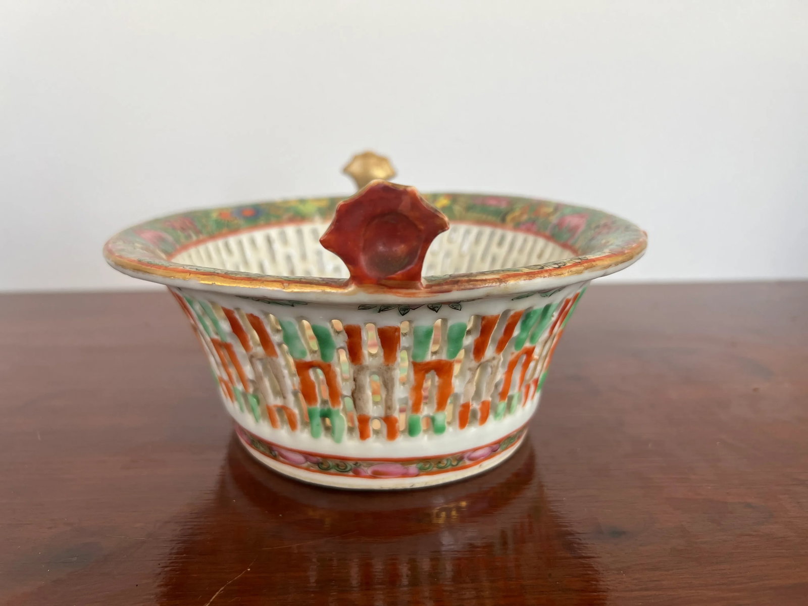19th Century, Chinese Export Porcelain Famille Rose Medallion Chestnut Basket - 3