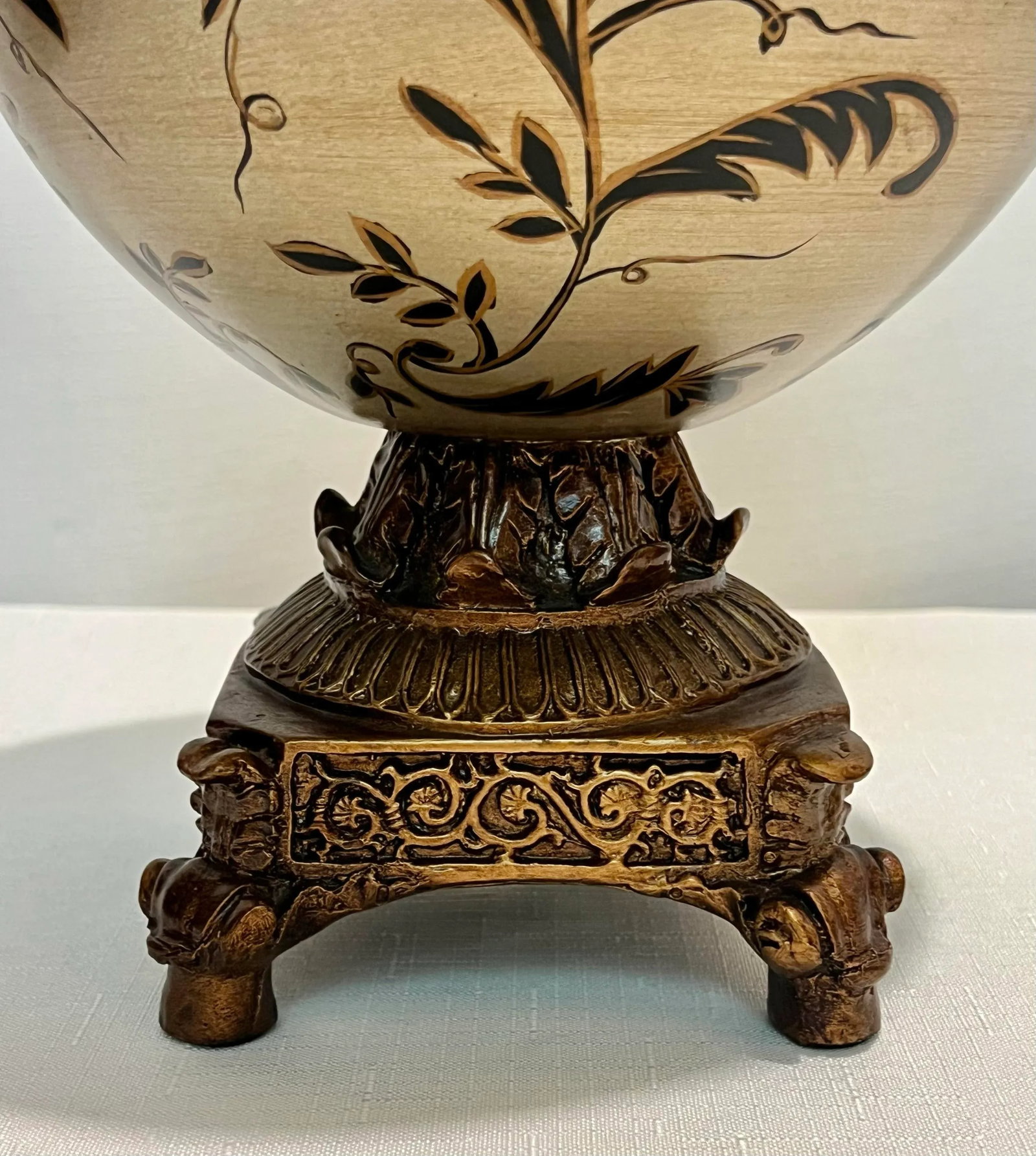 Vintage Hollywood Regency Hand Painted and Gilt Footed Urn Trinket Box - 6