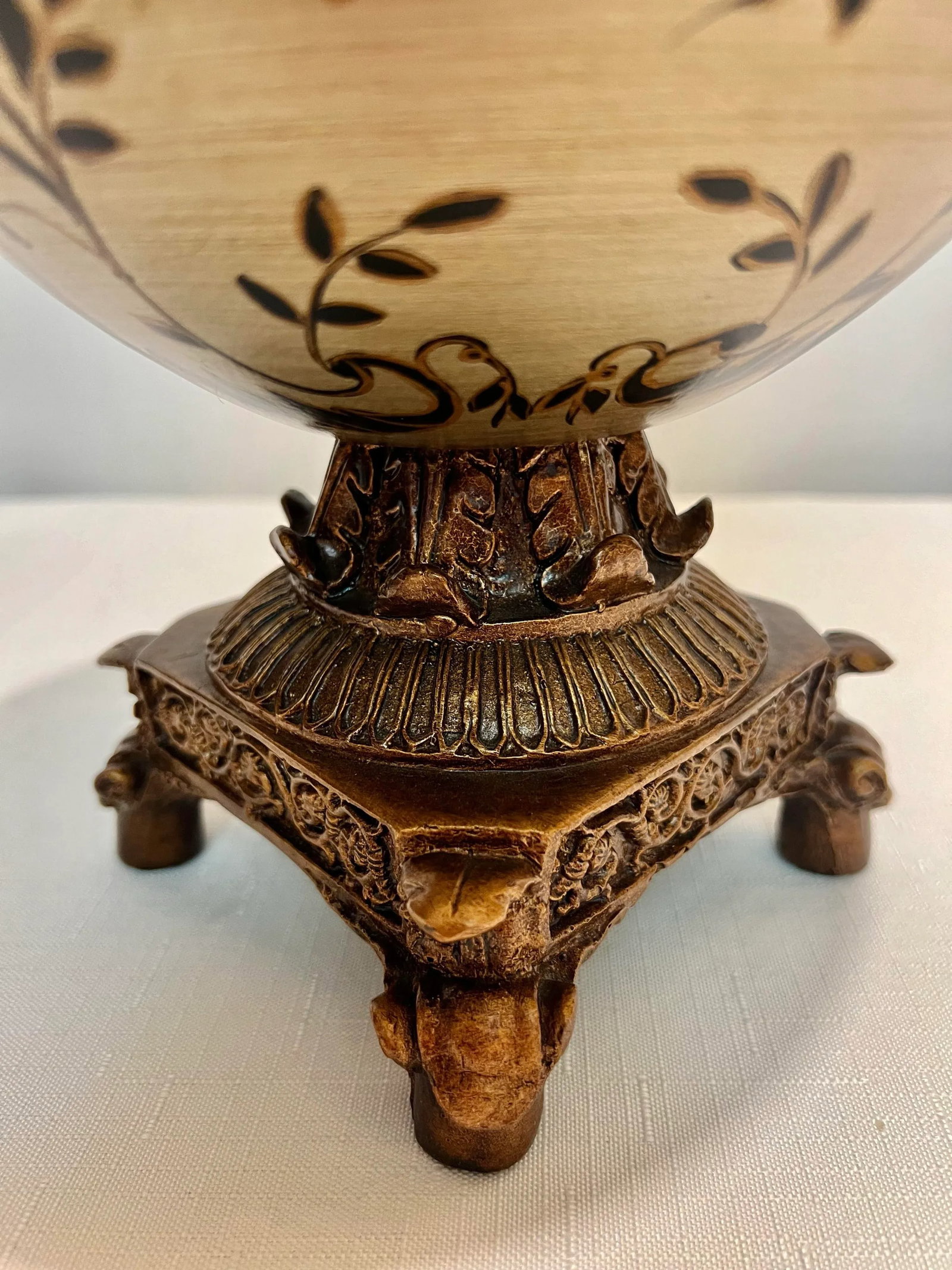 Vintage Hollywood Regency Hand Painted and Gilt Footed Urn Trinket Box - 7