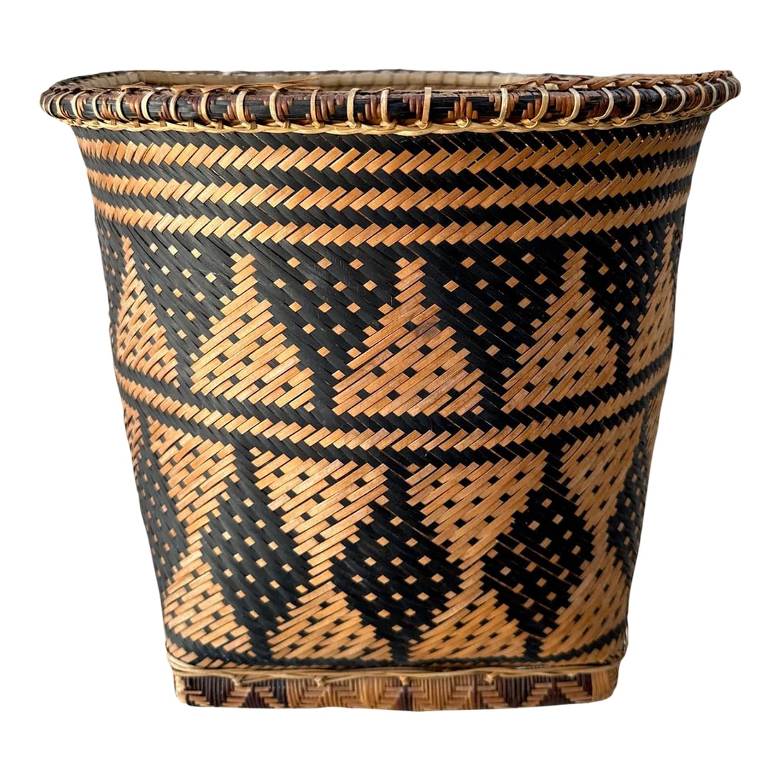 Vintage Palawan Woven Rattan Basket: Vintage Palawan Woven Rattan basket, perfect for use as a wastebasket or even for a small plant. 11.5in h x 13 x 13 8.5in base Make sure to follow me, I have flash sales for my followers only Conditio