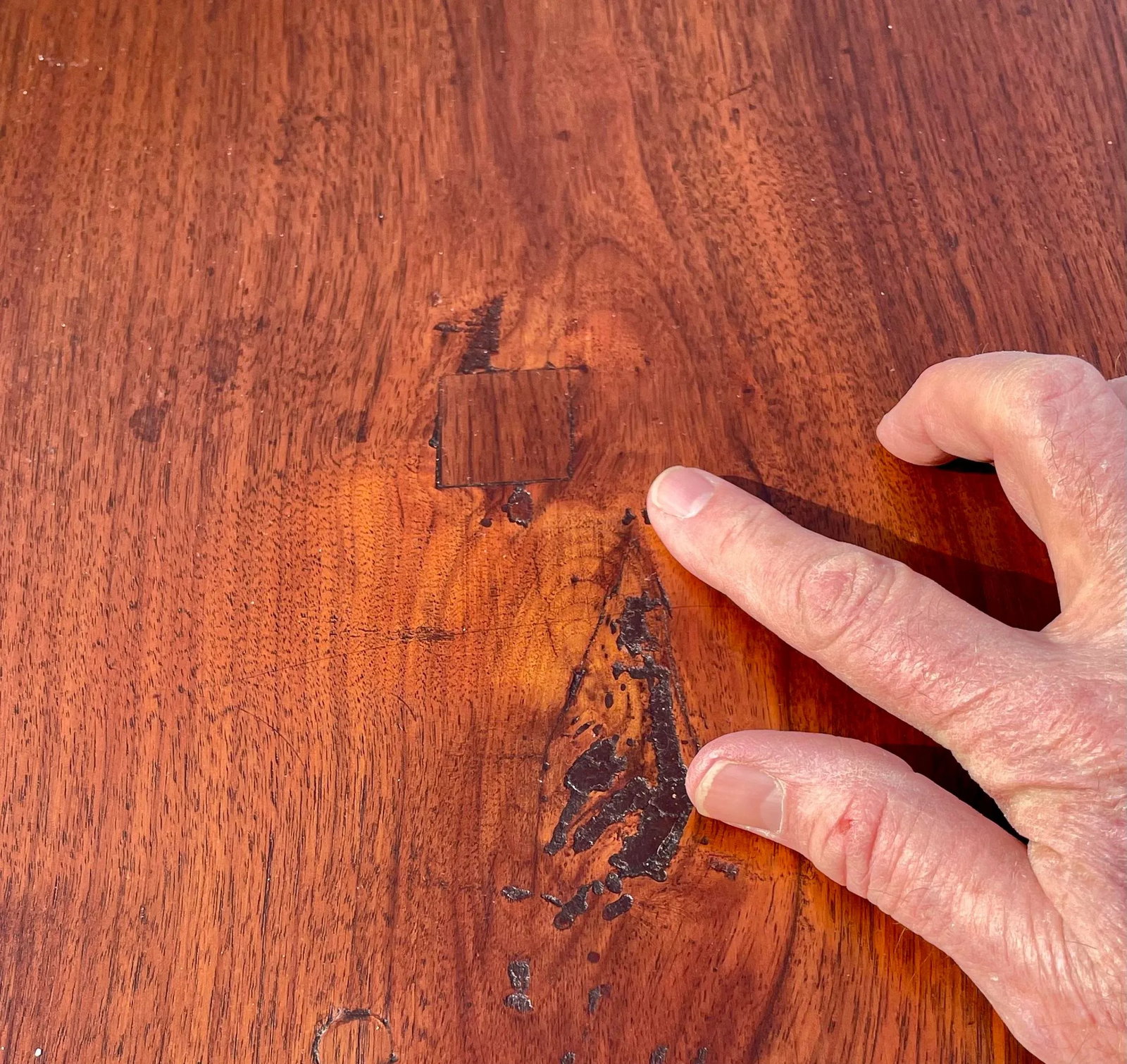 Antique Tavern Table in Queen Anne Style of Pennsylvania Origin. - 10