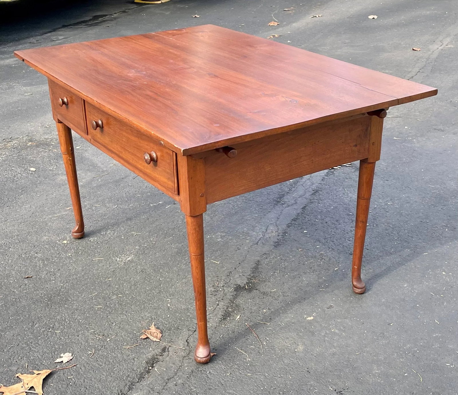 Antique Tavern Table in Queen Anne Style of Pennsylvania Origin. - 3