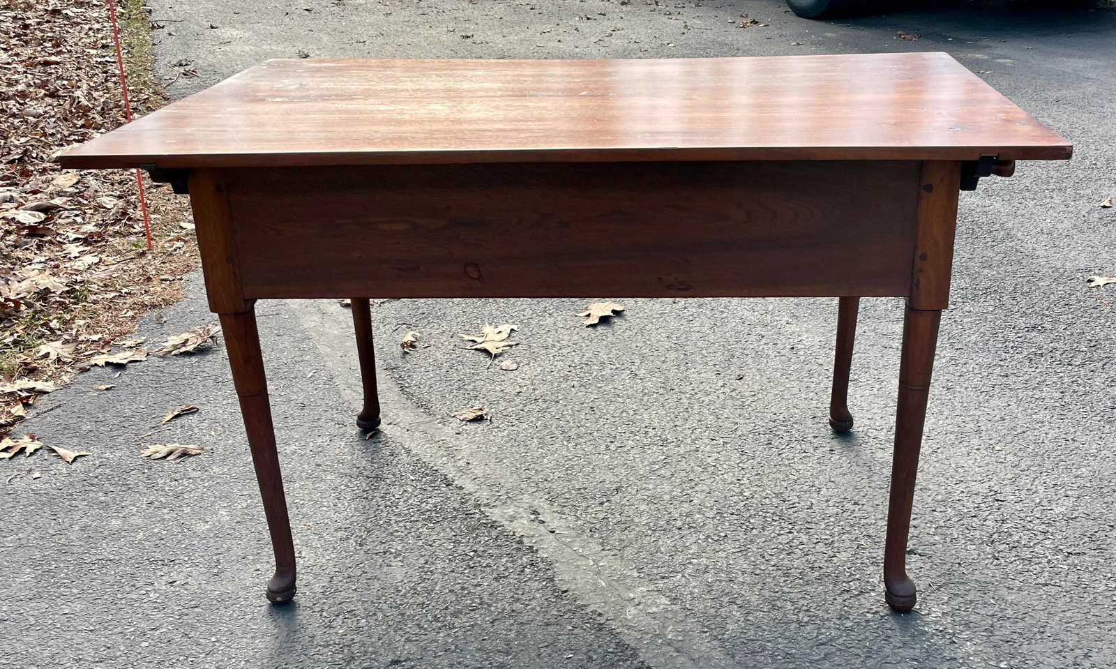 Antique Tavern Table in Queen Anne Style of Pennsylvania Origin. - 4