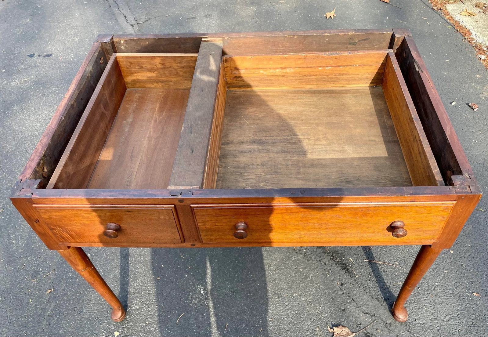 Antique Tavern Table in Queen Anne Style of Pennsylvania Origin. - 5